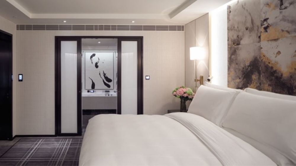 Suite Deluxe King Bed