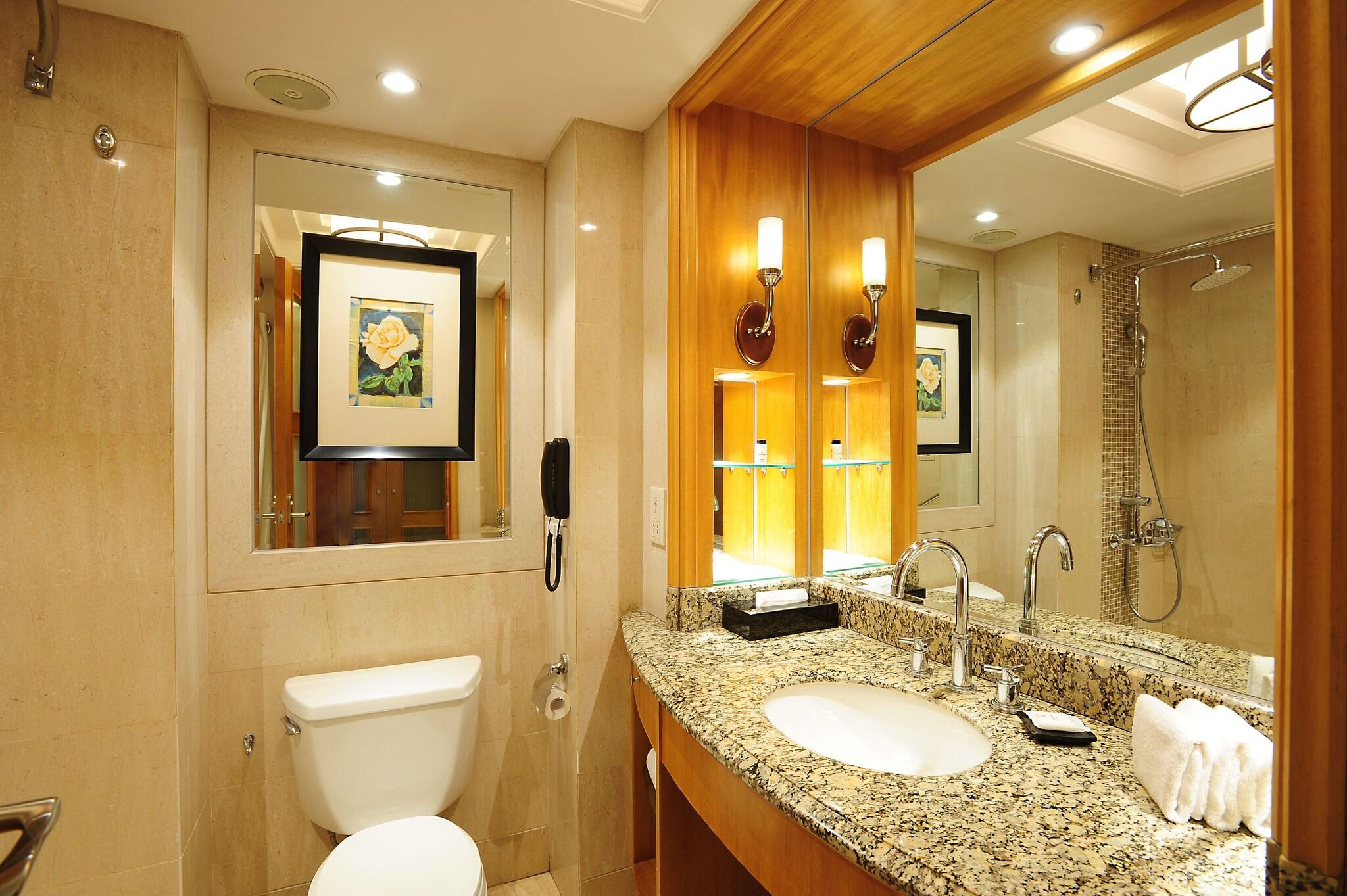 Double Deluxe King Bed