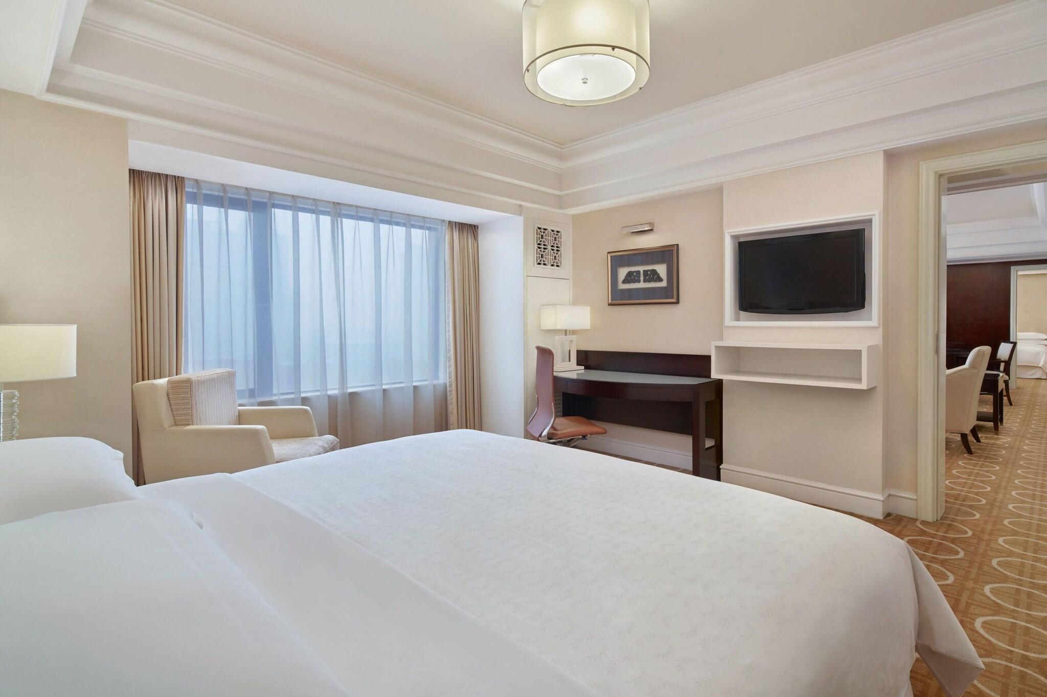 Suite Deluxe King Bed