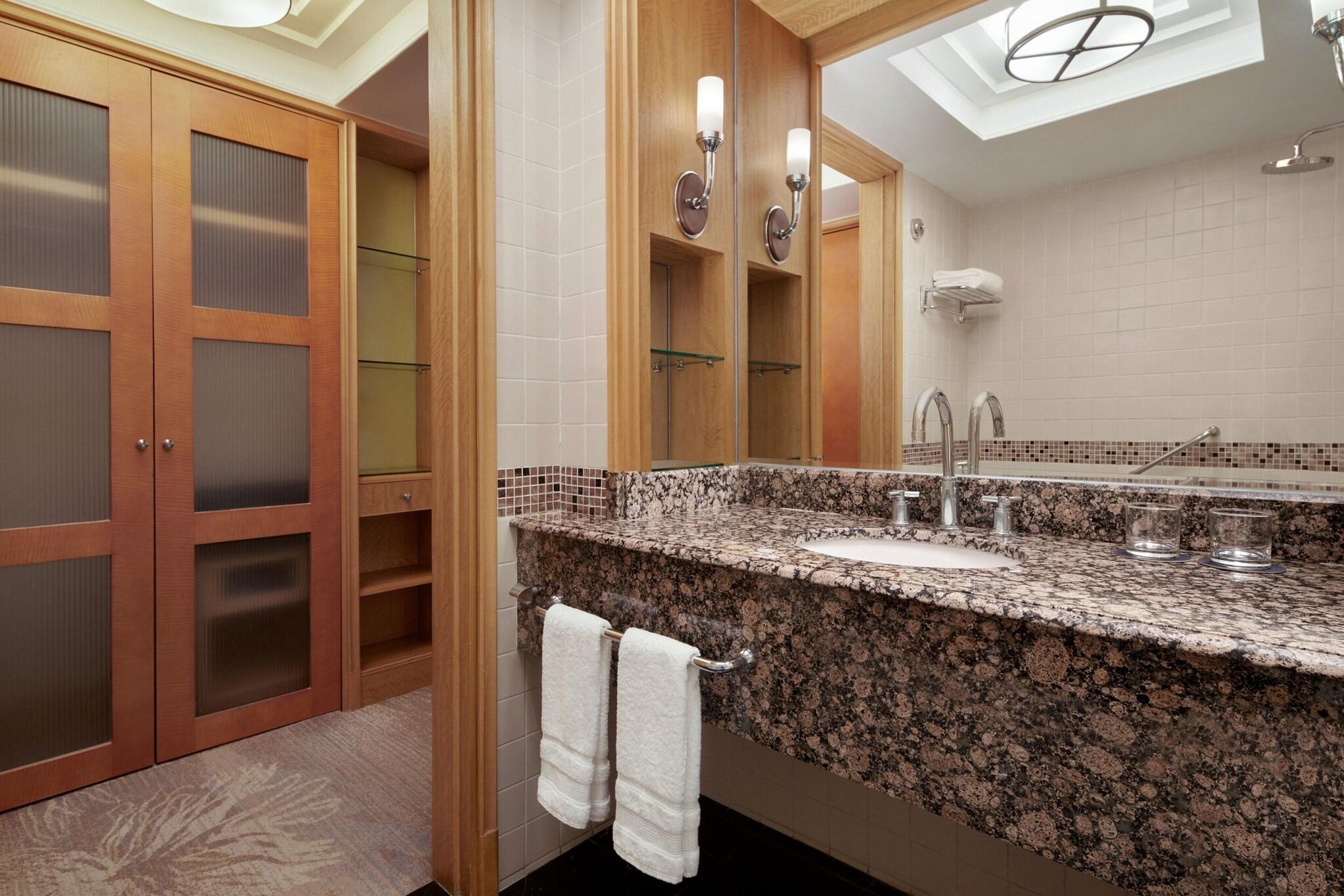 Double Deluxe King Bed