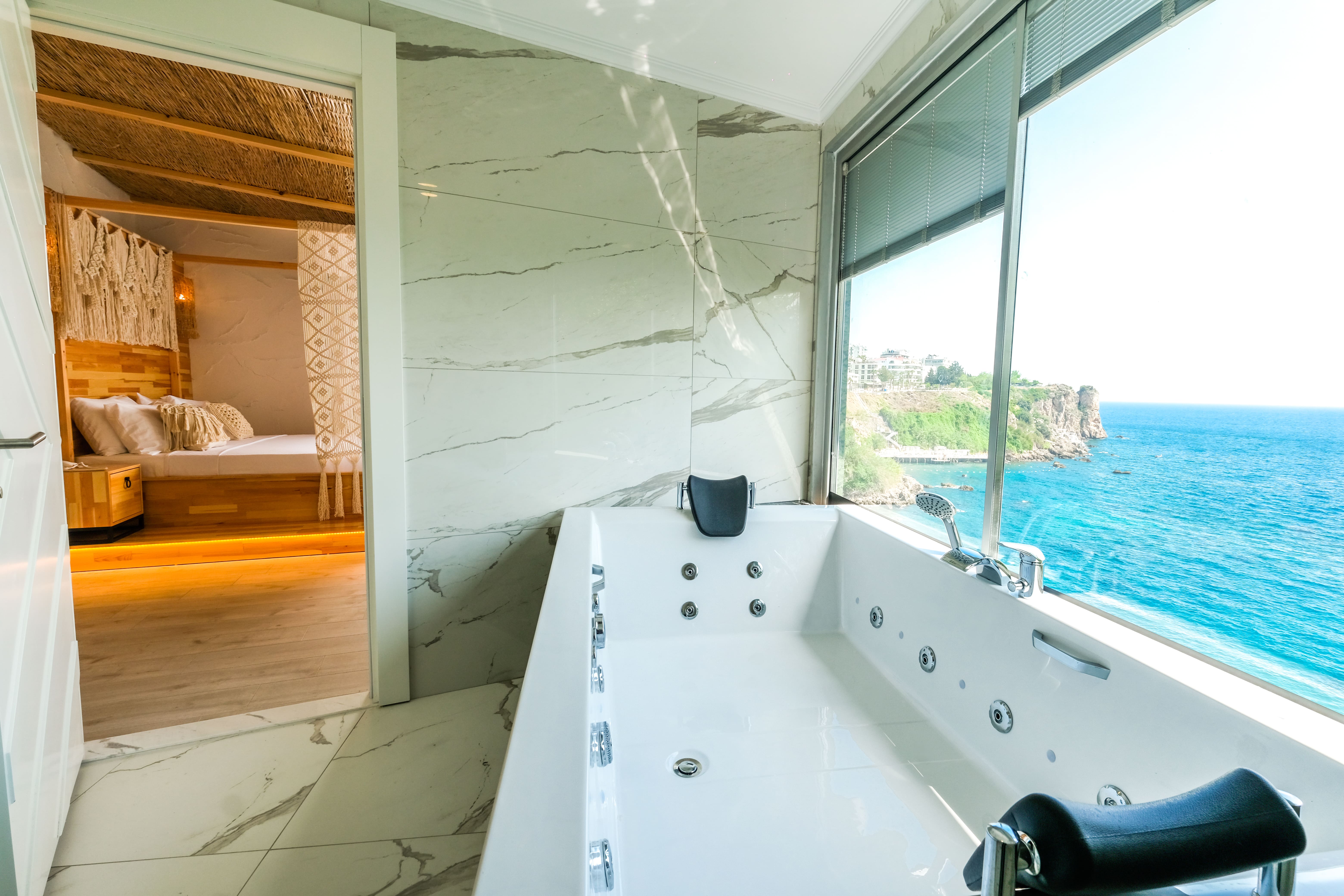 Suite with Jacuzzi with Views