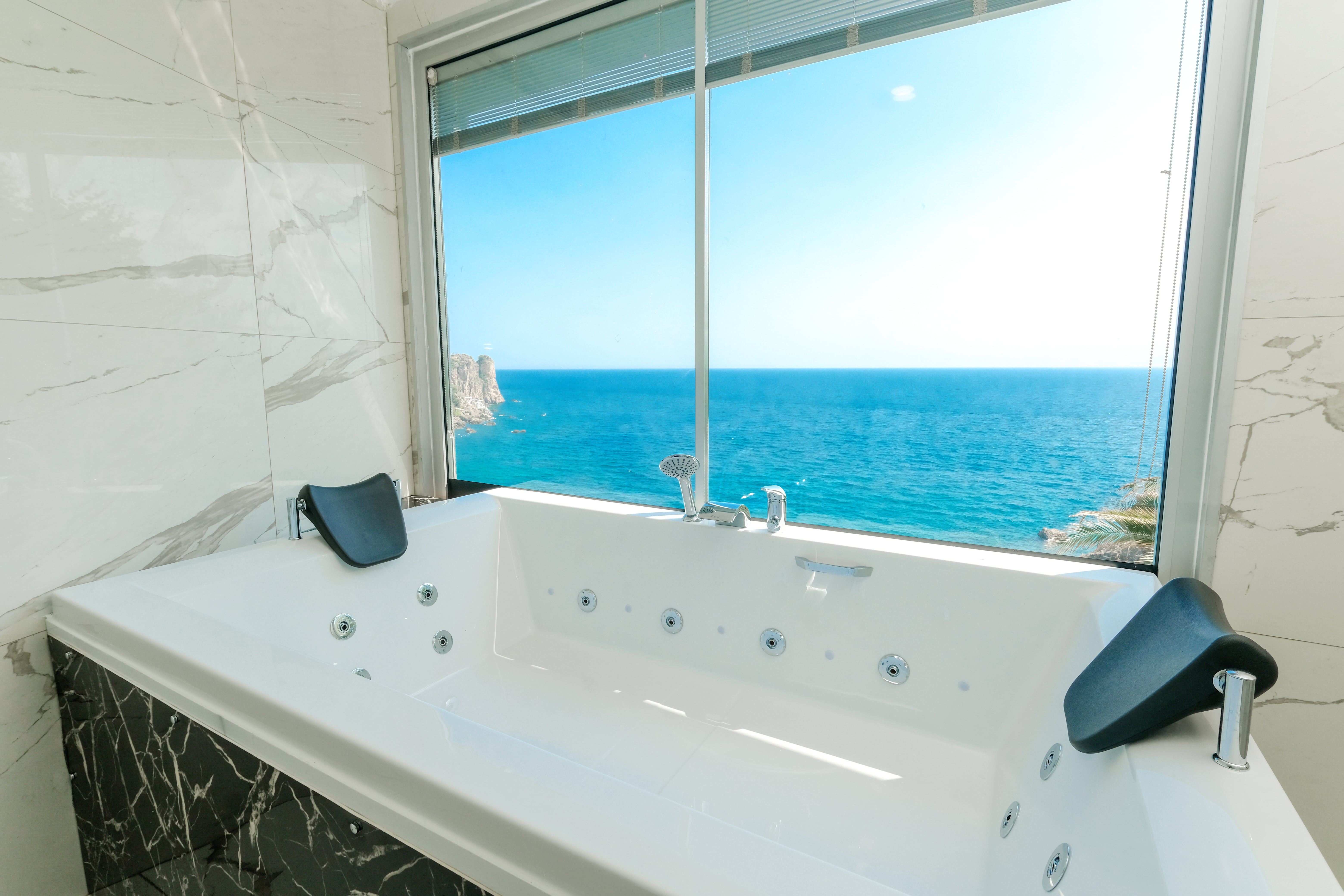 Suite with Jacuzzi with Views