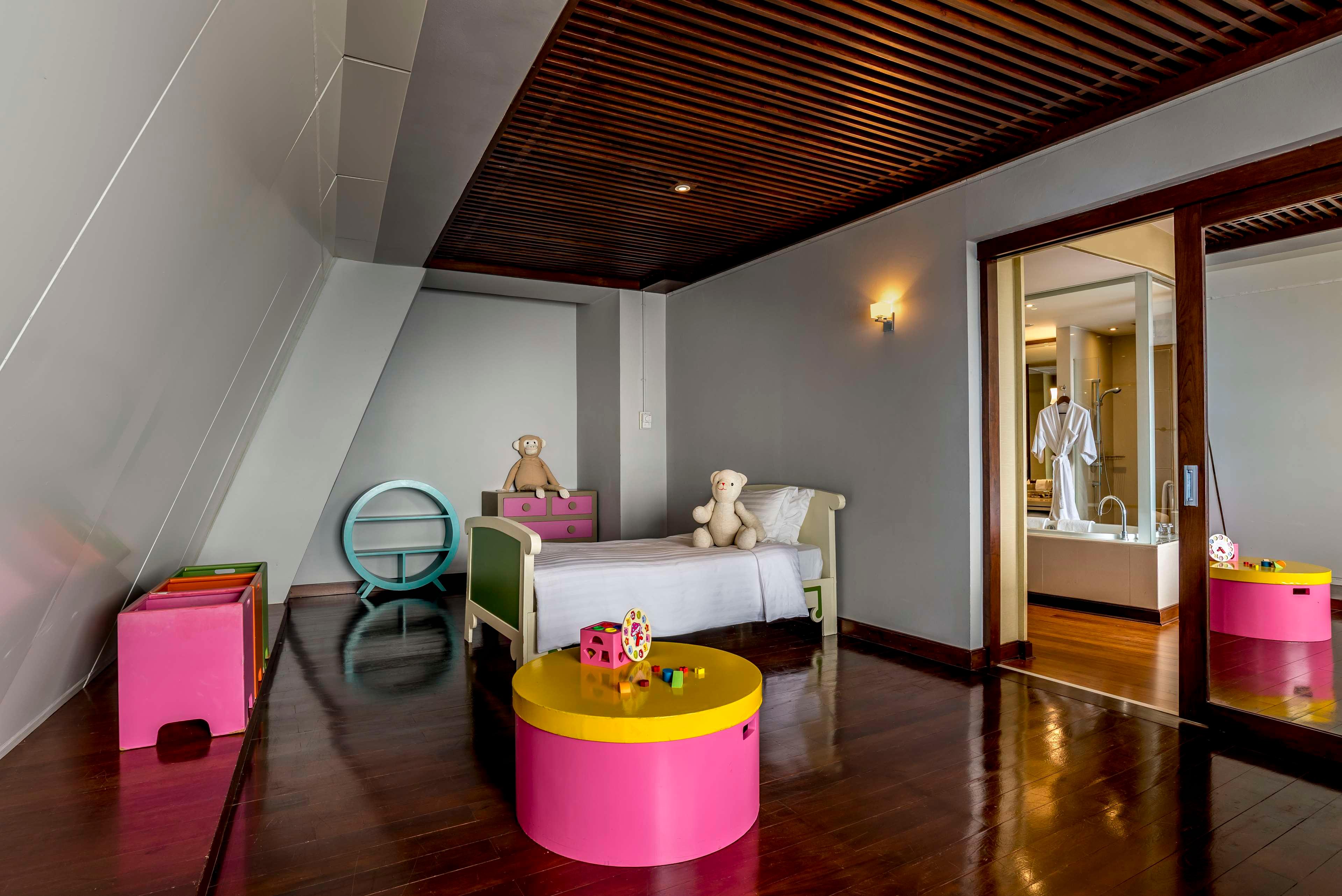 Family Room Executive King Bed