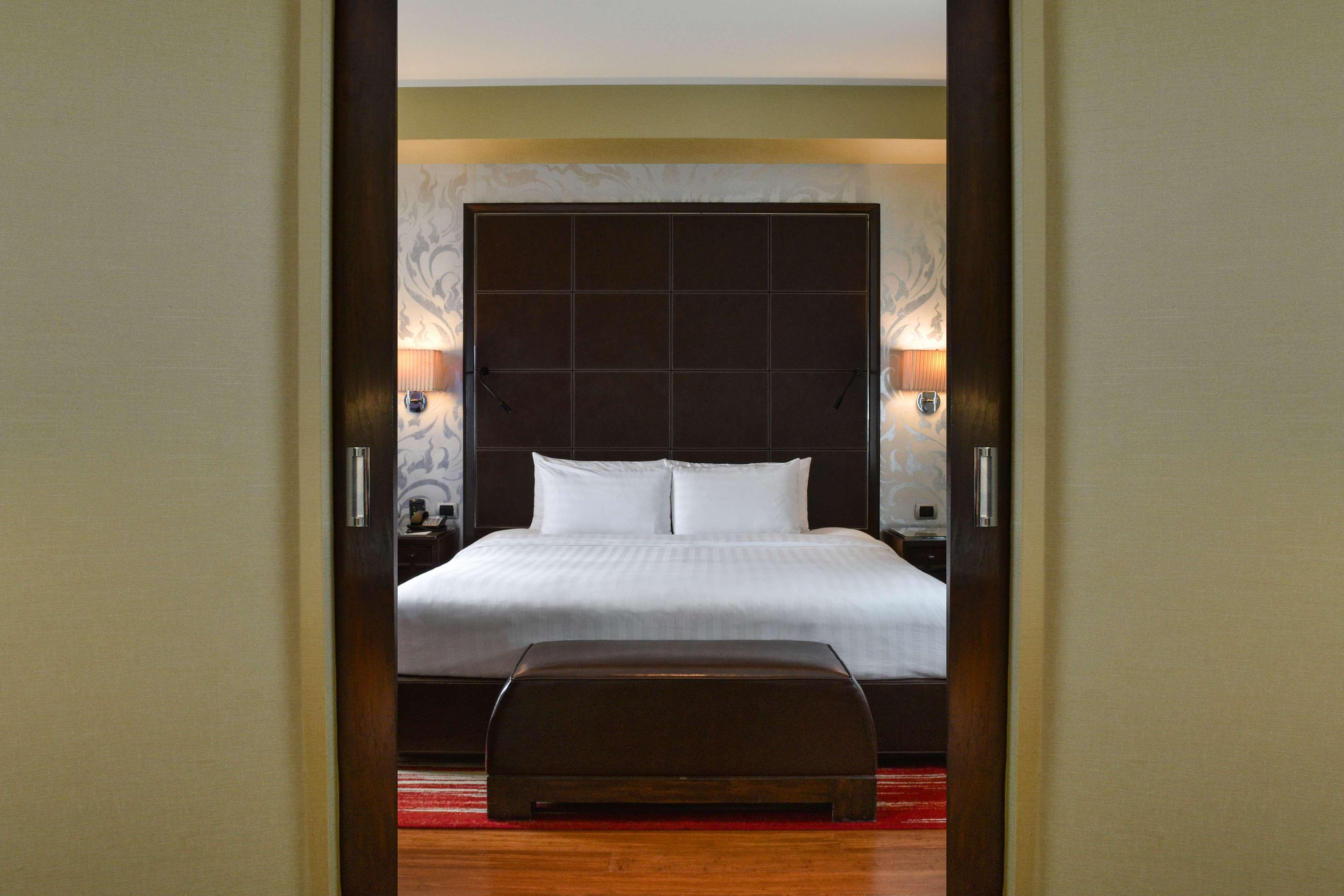 Suite Deluxe King Bed