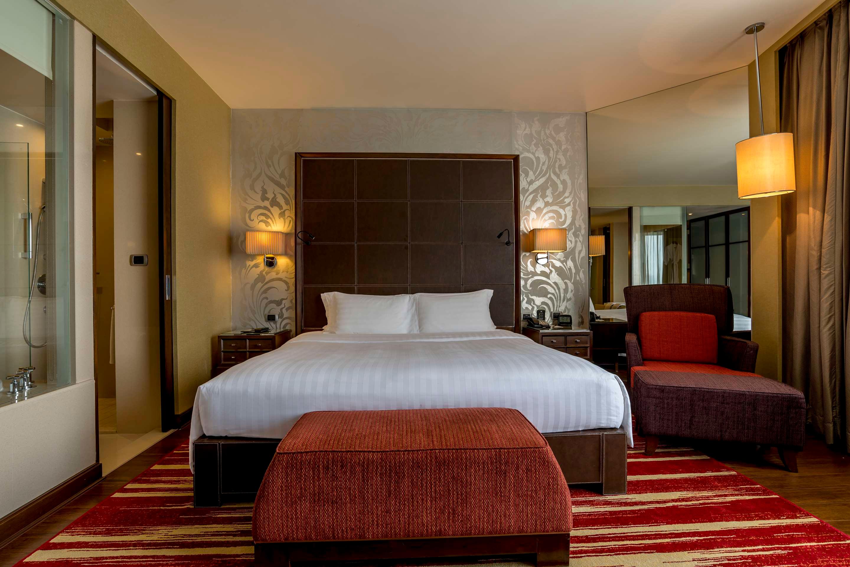 Double Deluxe King Bed