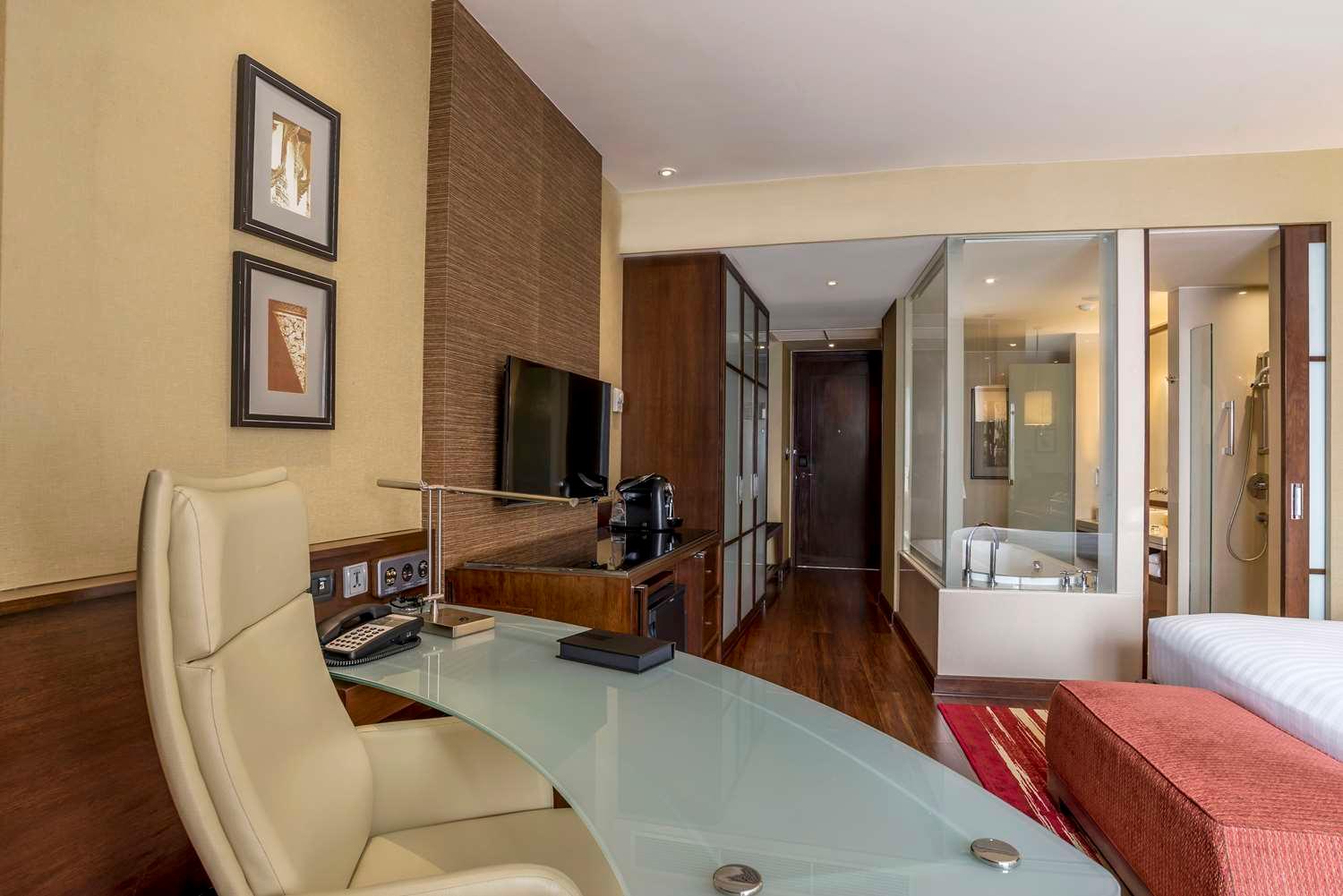 Double Deluxe King Bed