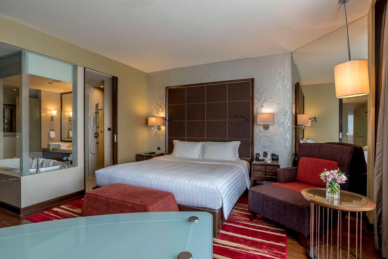 Double Deluxe King Bed