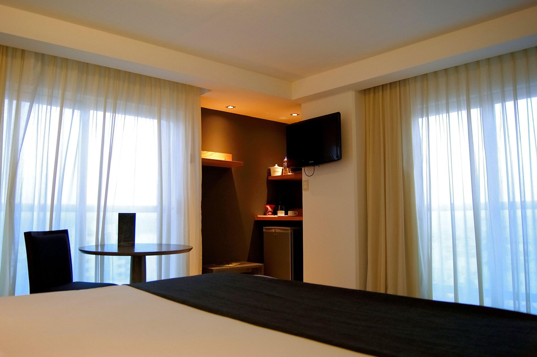 Studio Executive King Bed