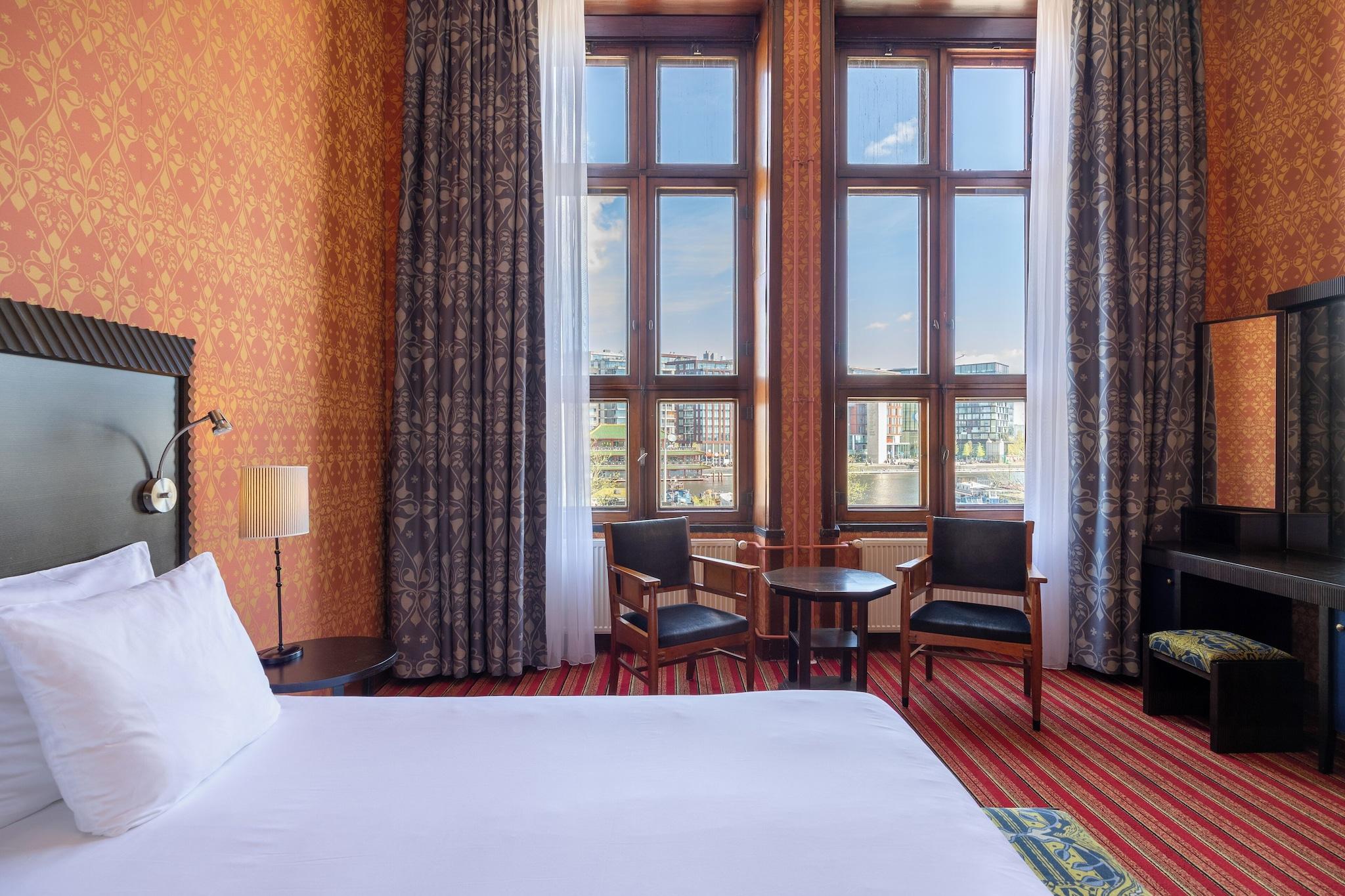 Double Superior King Bed