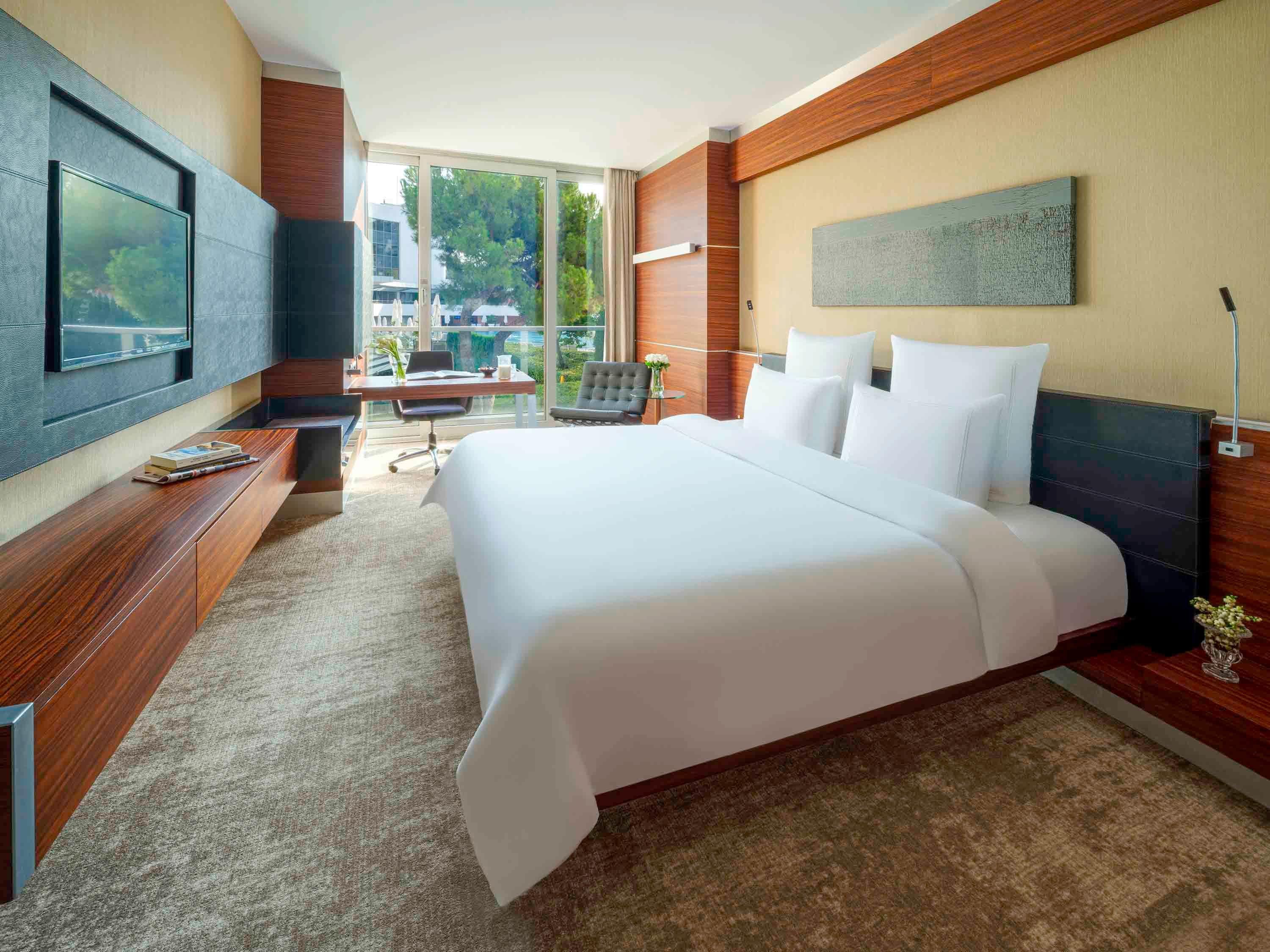 Double City View King Bed