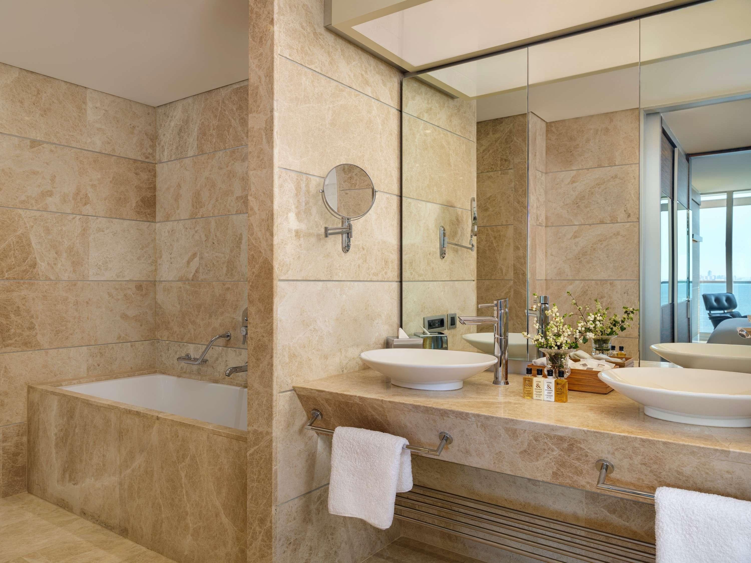 Double City View King Bed