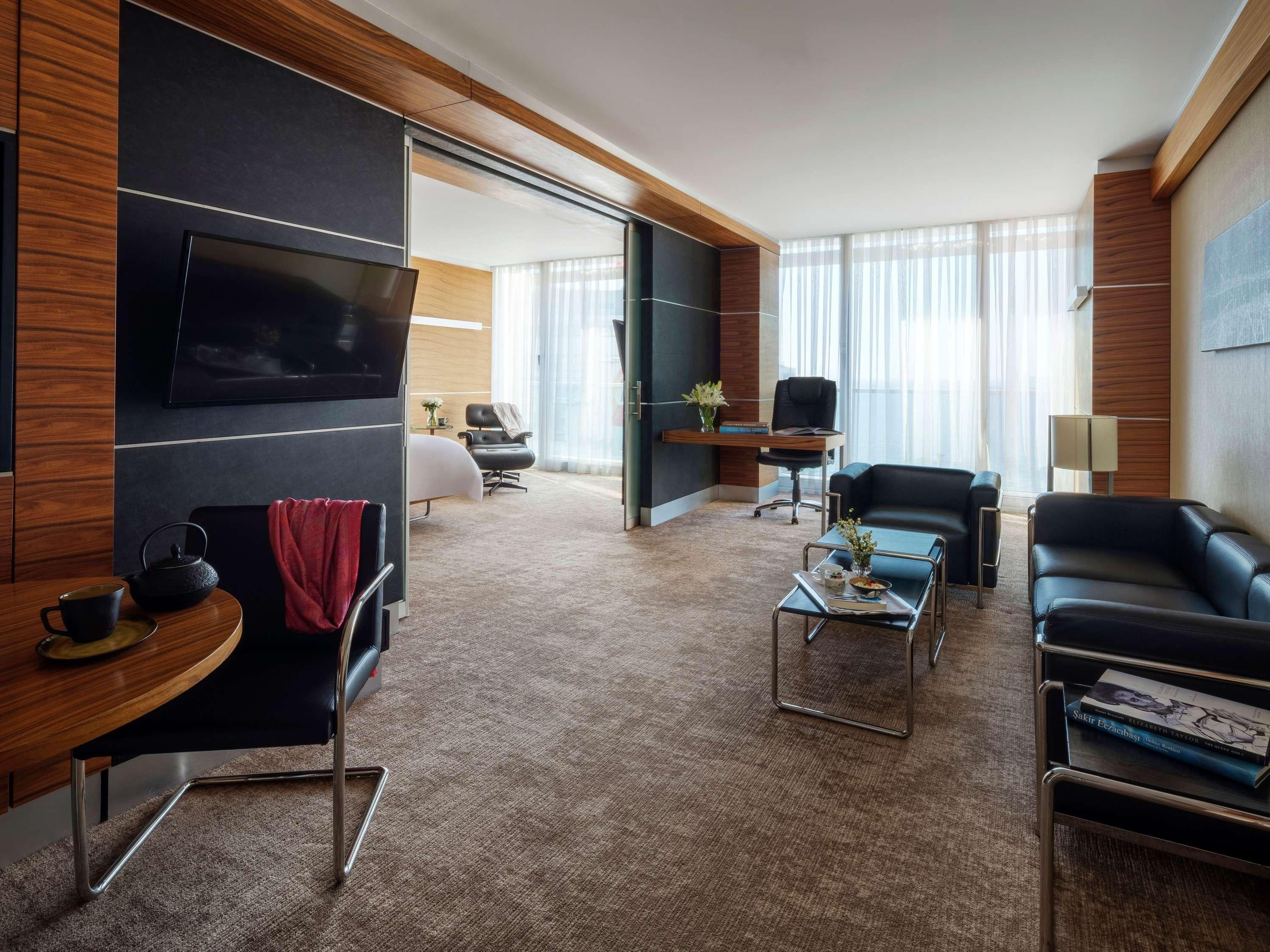 Double City View King Bed