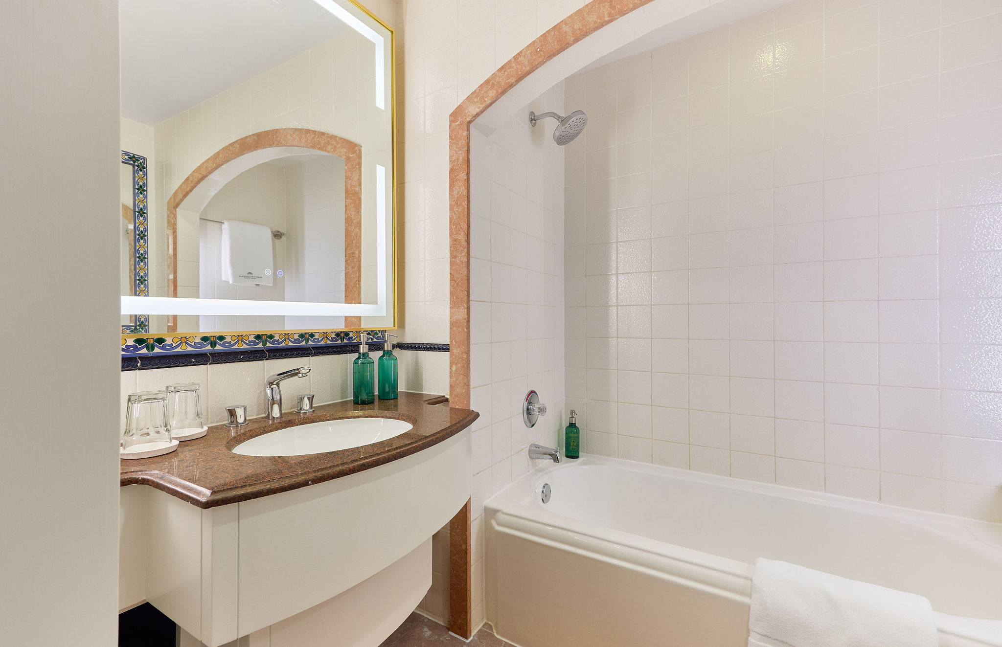 Double City View Queen Bed