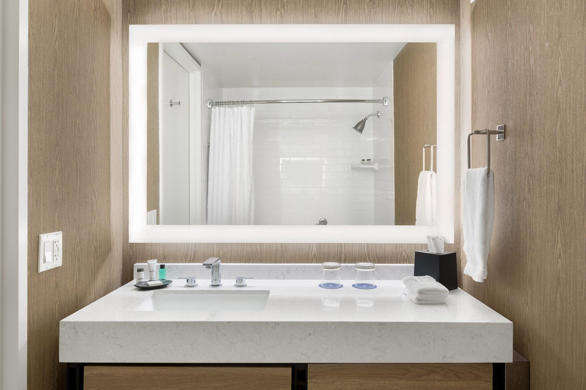 Double Deluxe King Bed