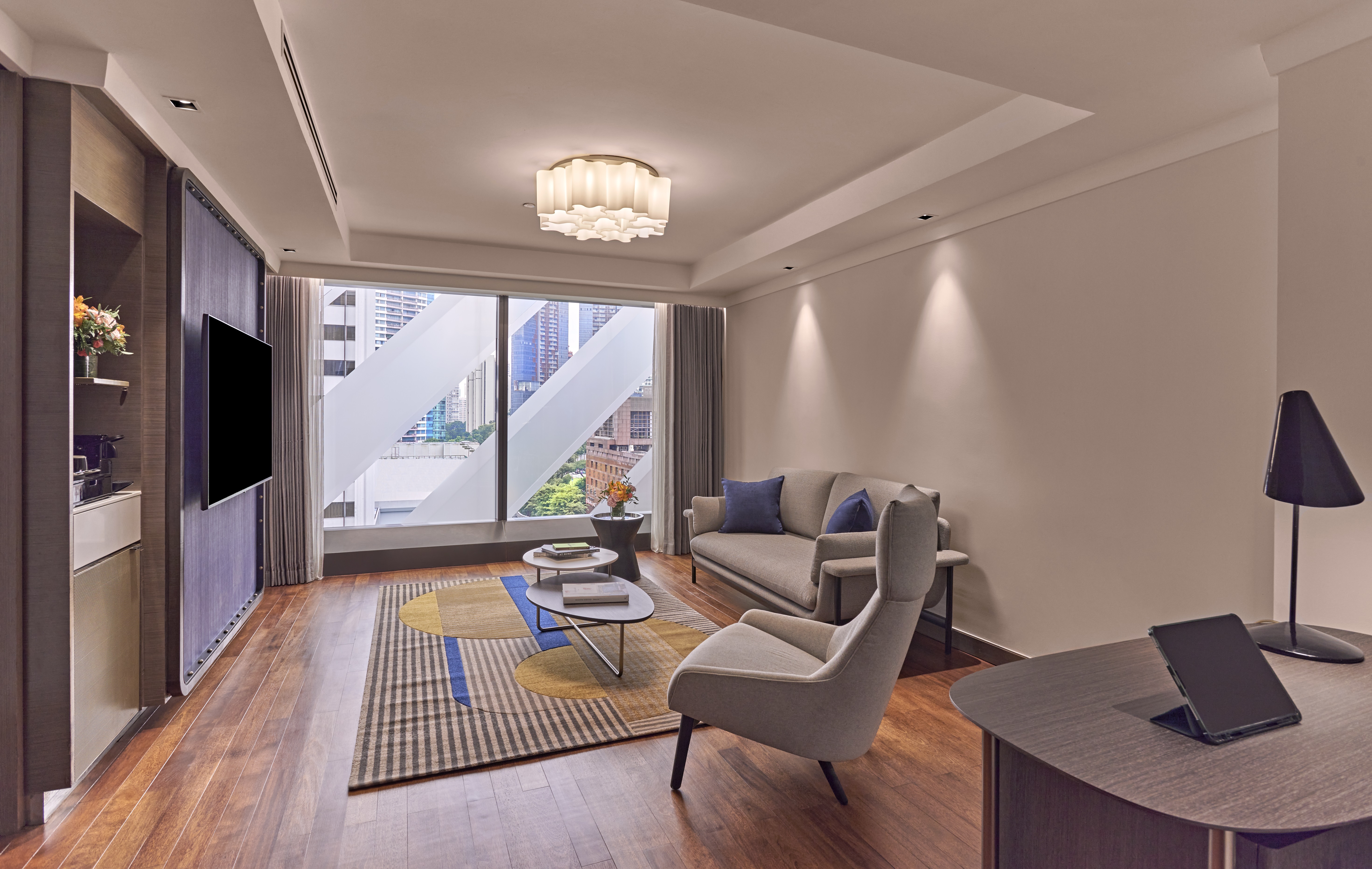 Suite Deluxe King Bed