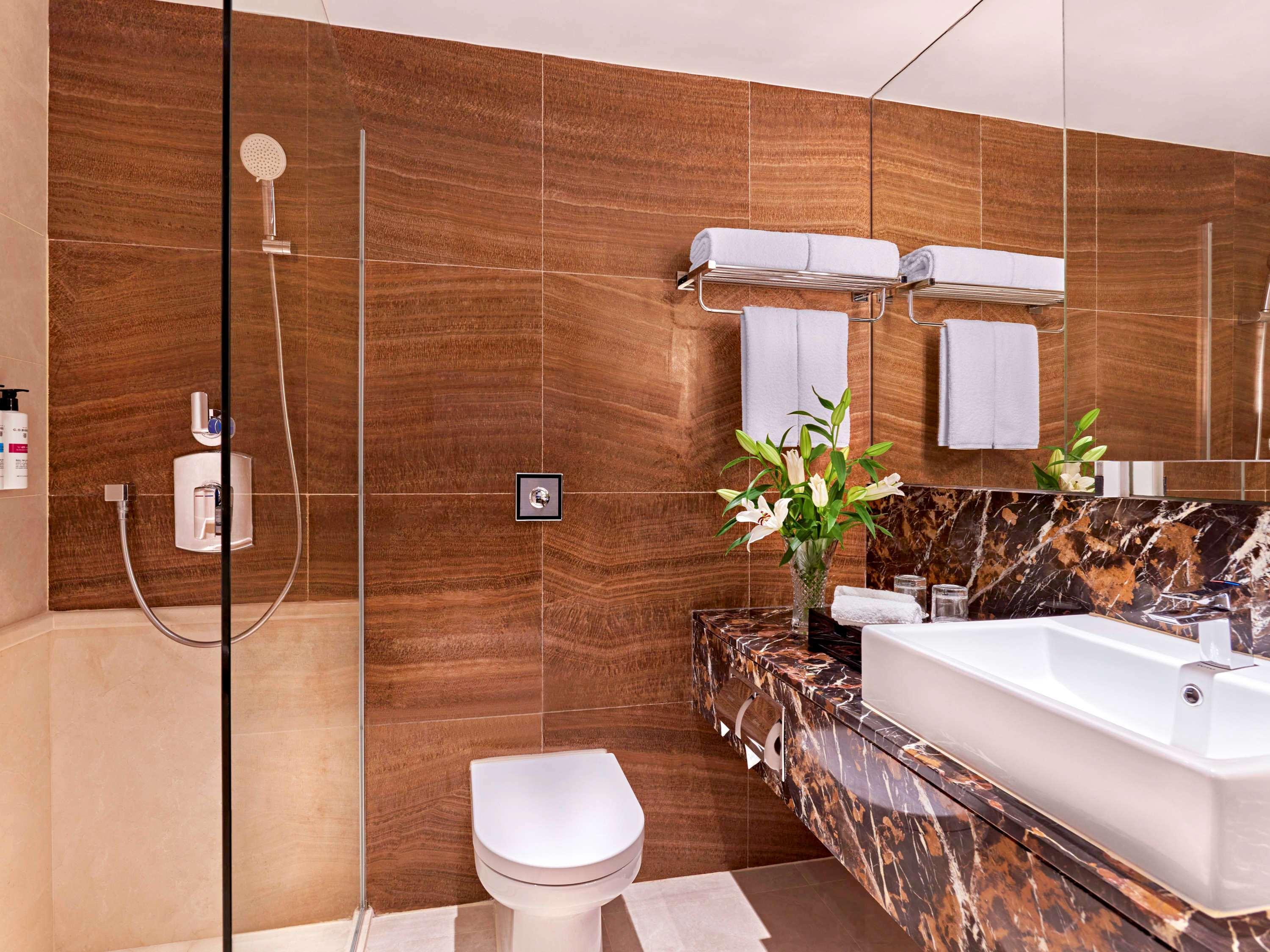 Double Classic Queen Bed