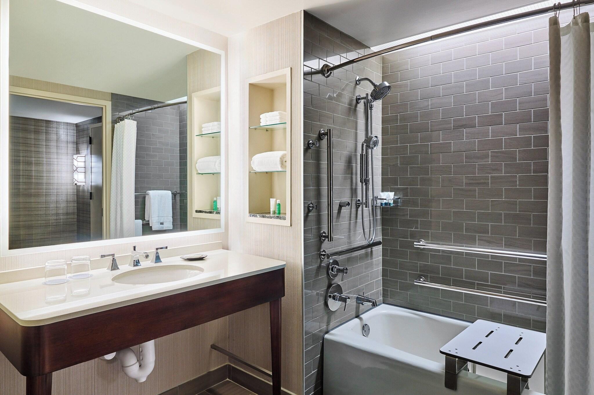 Suite Deluxe King Bed