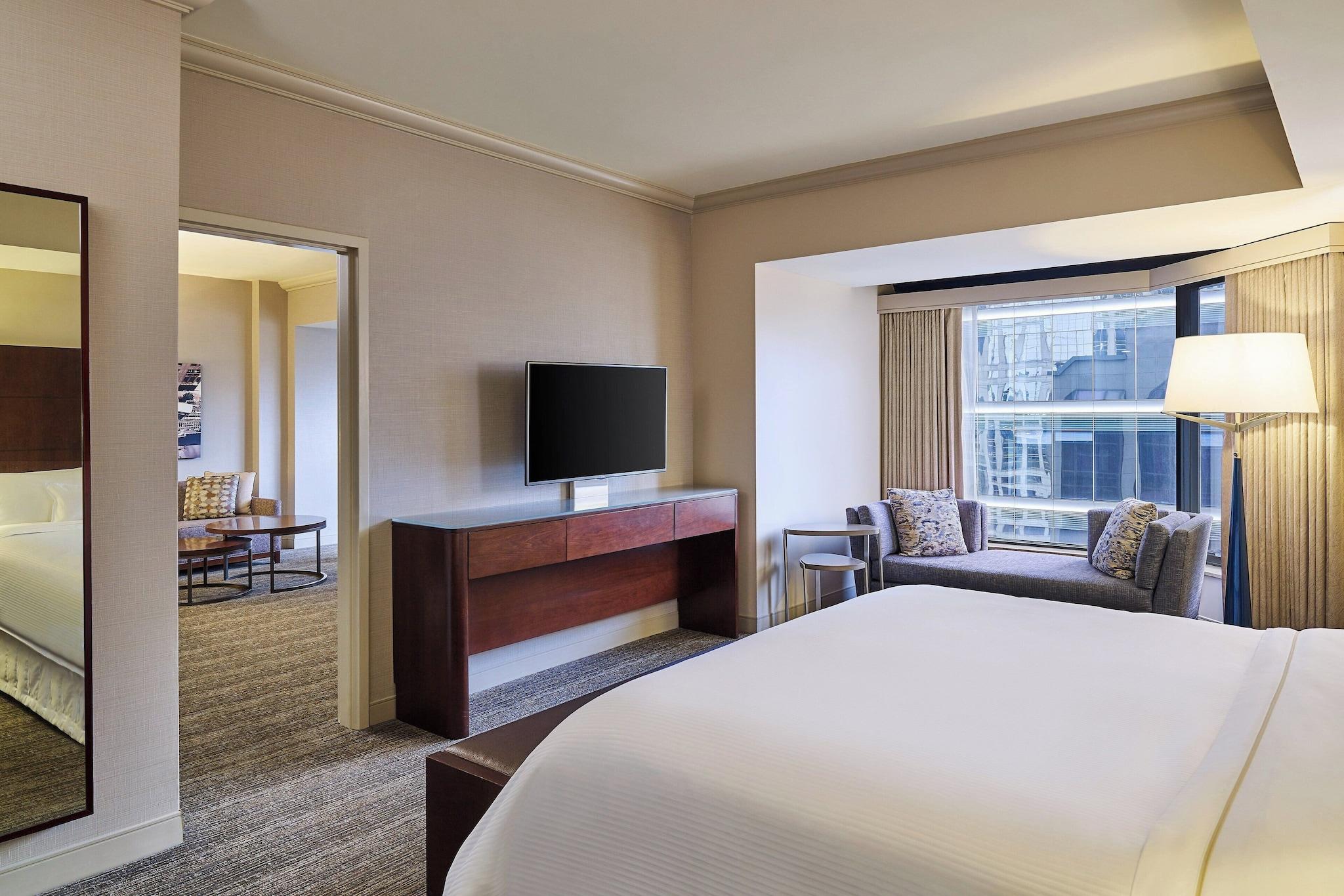 Suite Deluxe King Bed