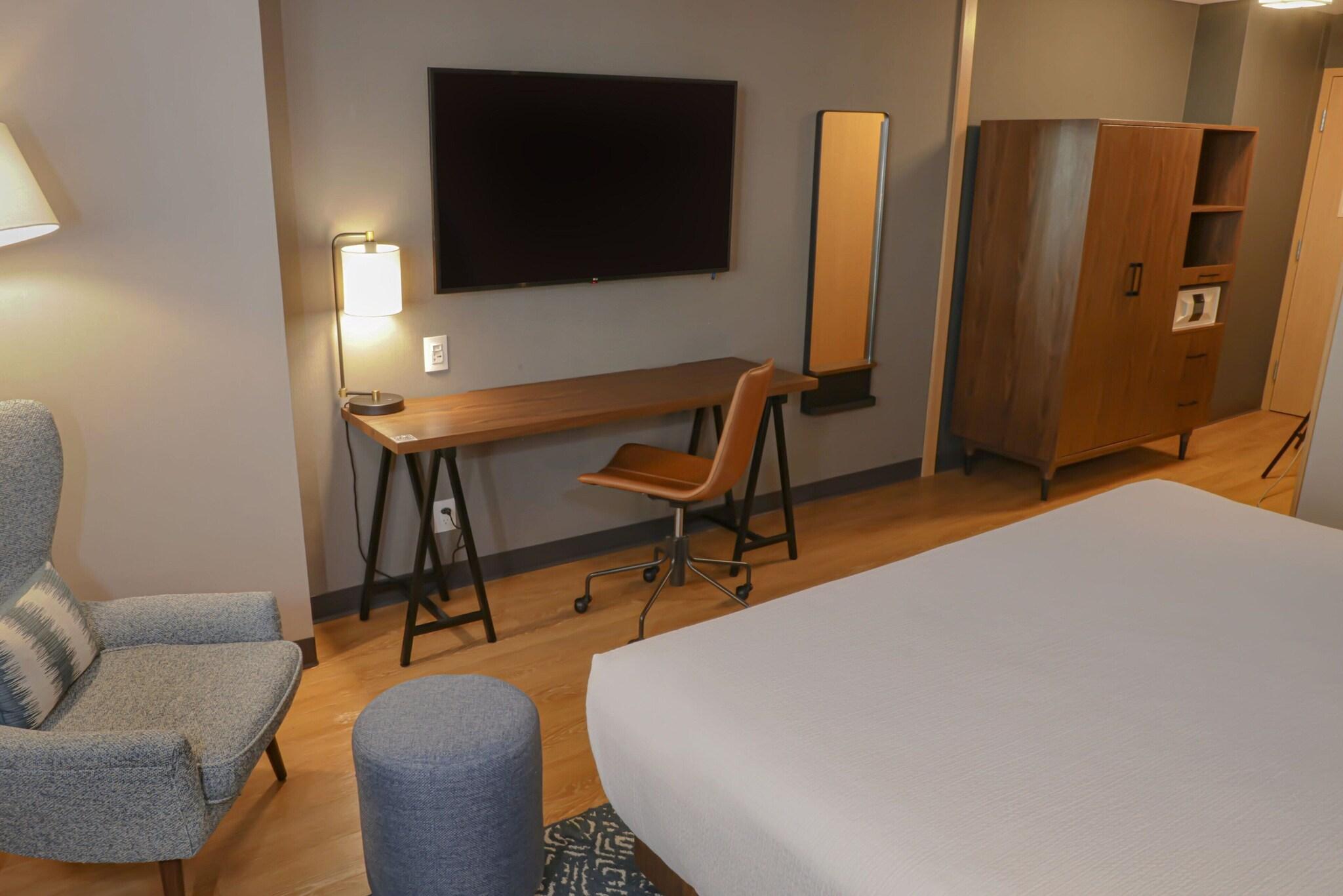 Double City View King Bed