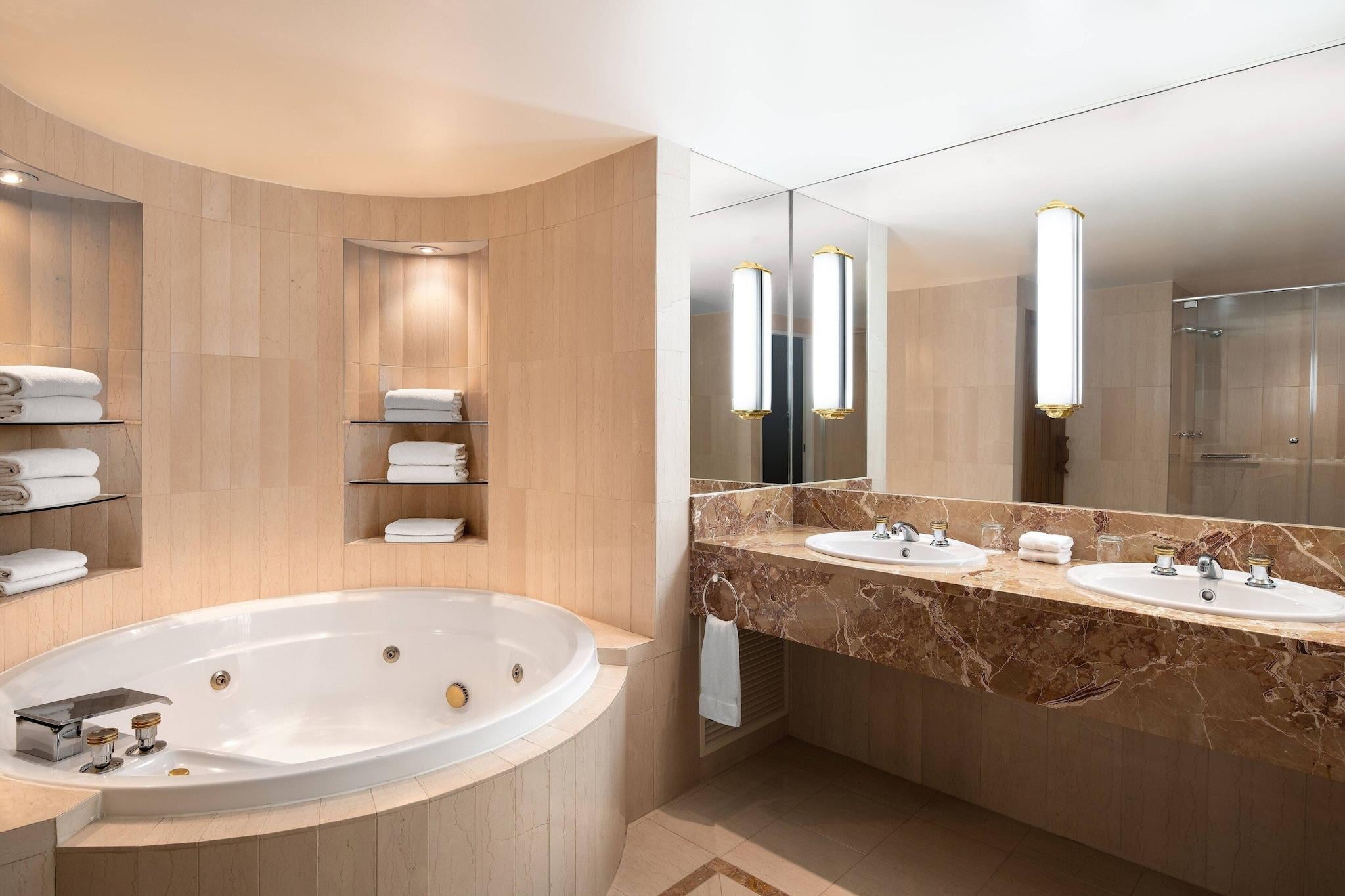 Suite Duplex with Views