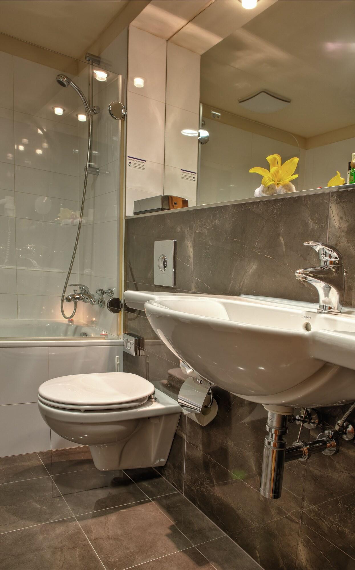 Apartment King Size Bed