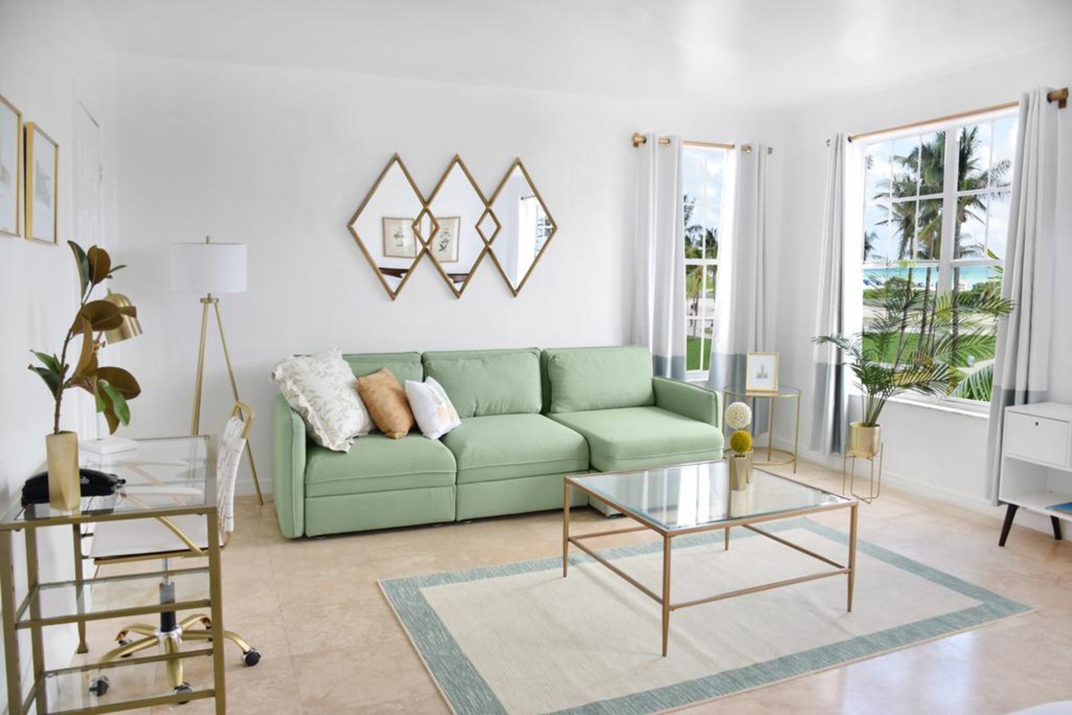 Studio Two Queen Beds