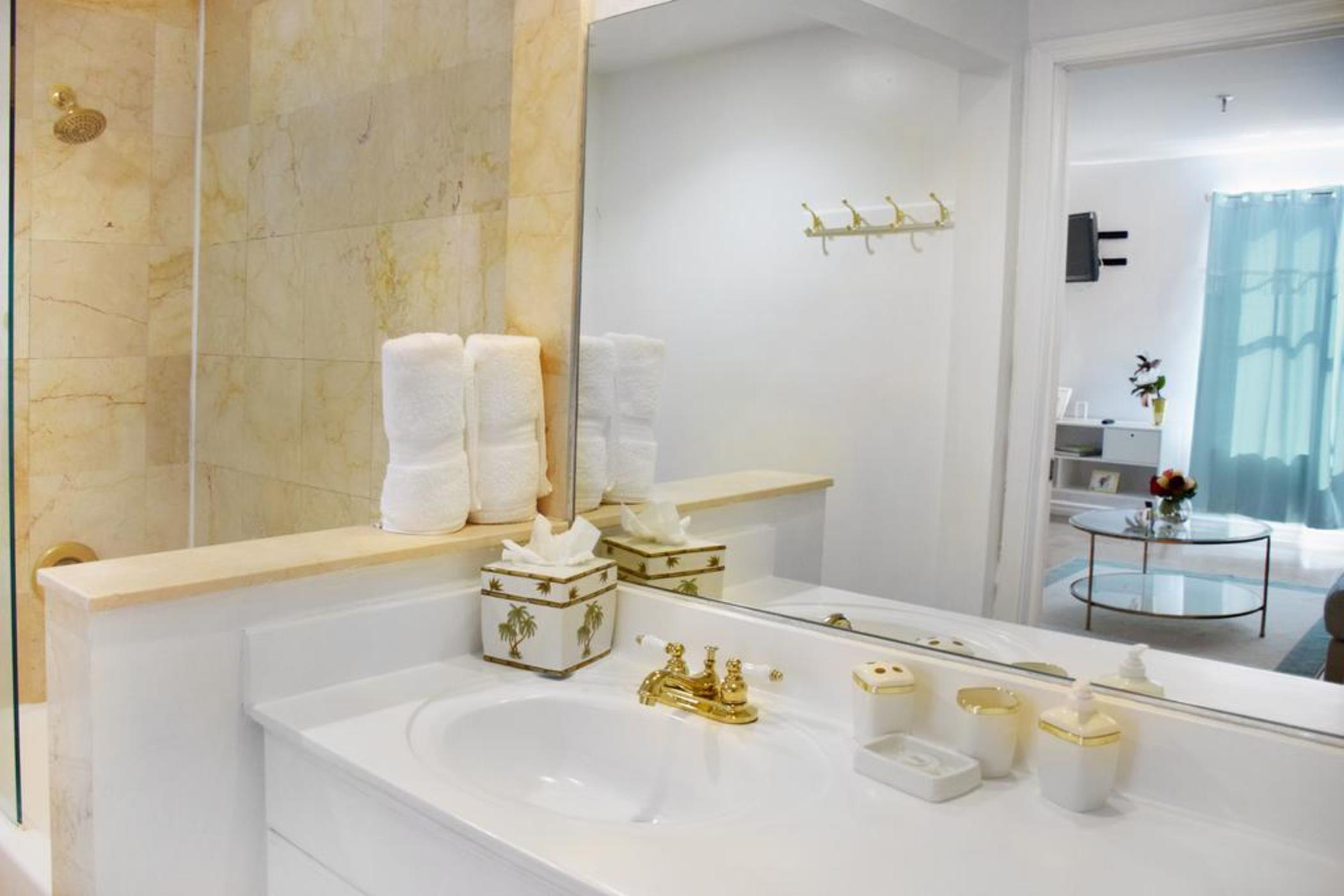 Studio Two Queen Beds