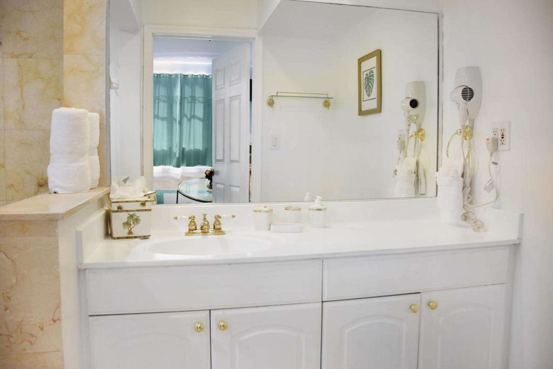 Double City View Queen Bed