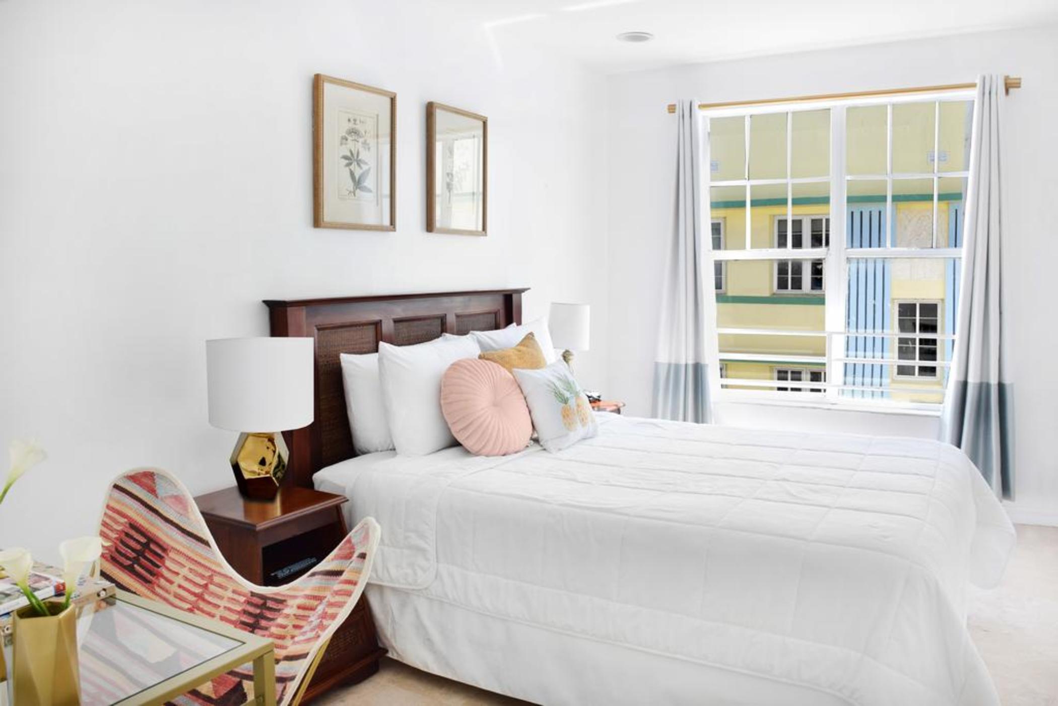 Double City View Queen Bed