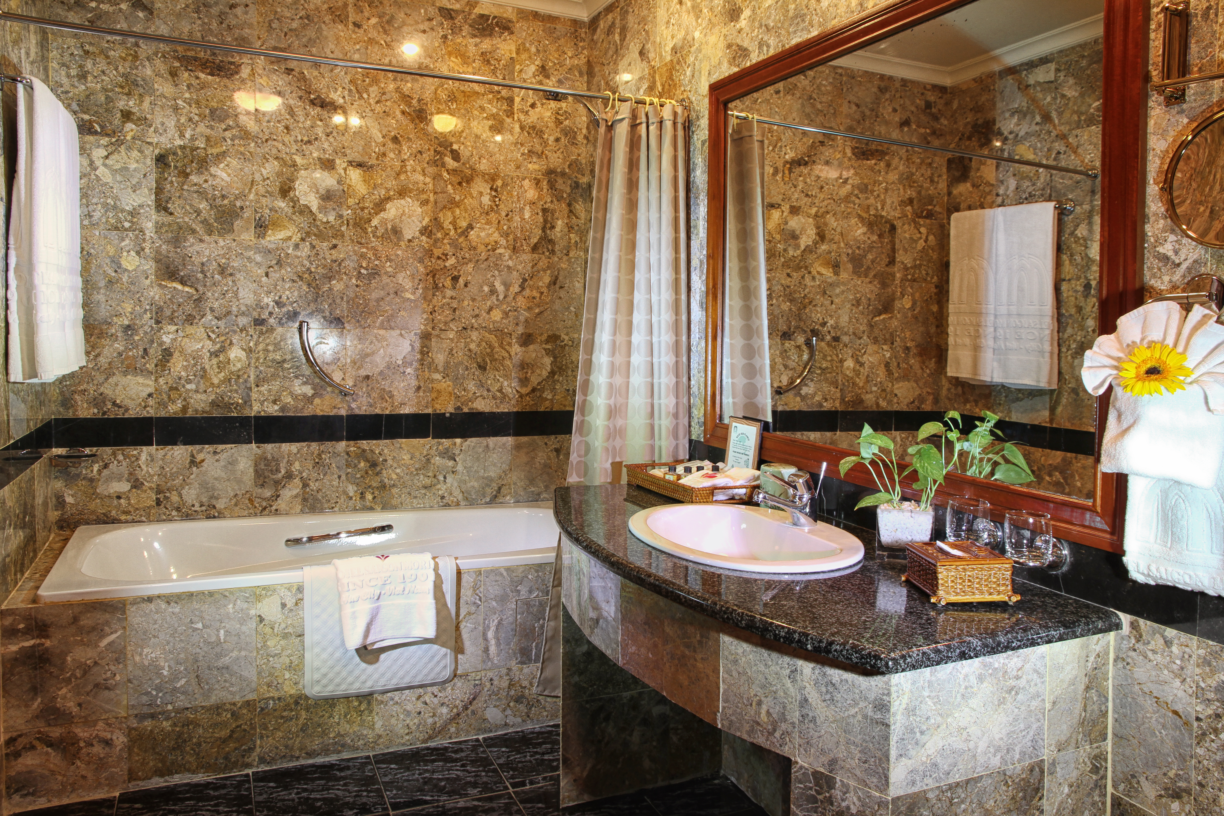 Suite City View King Bed