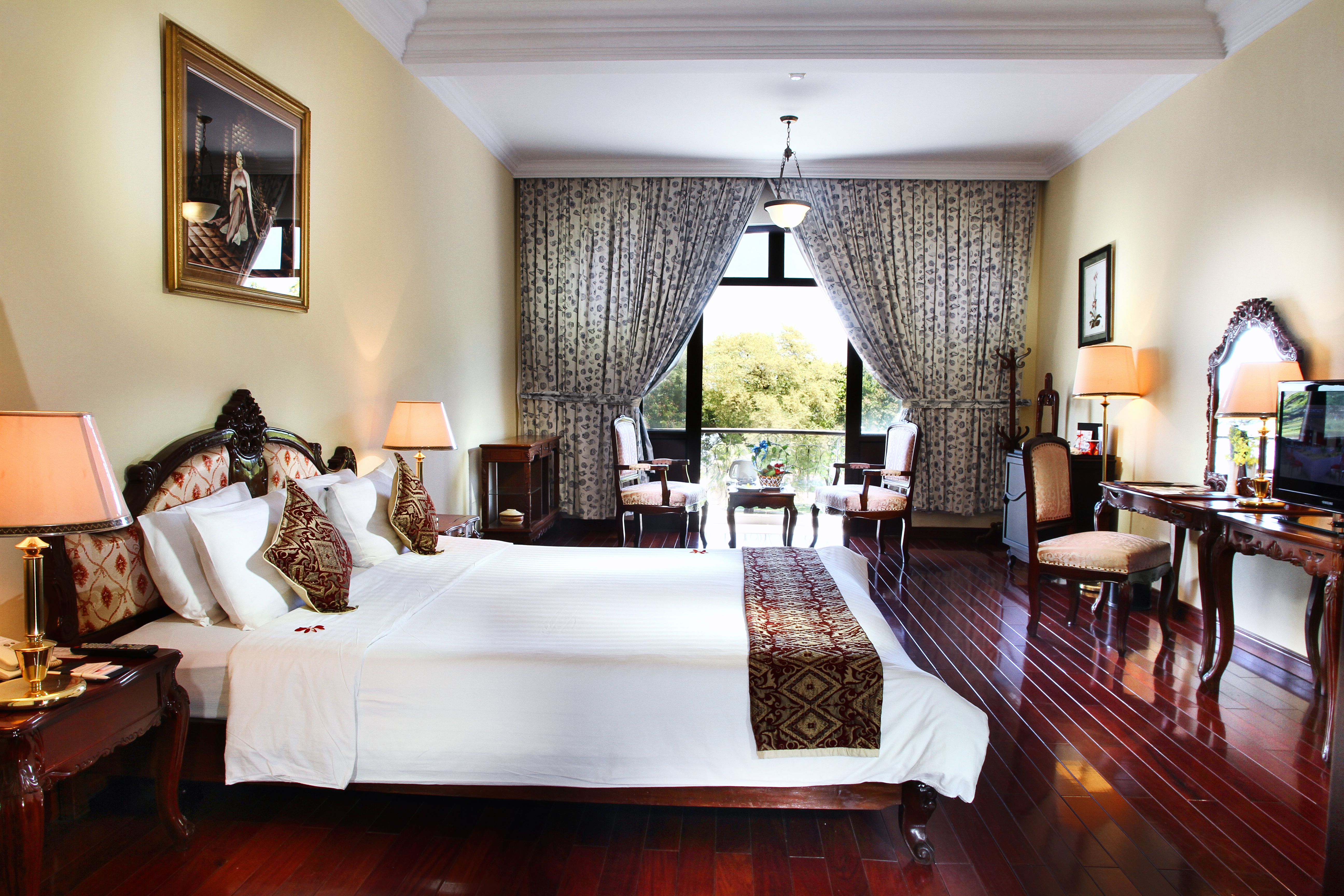 Suite City View King Bed