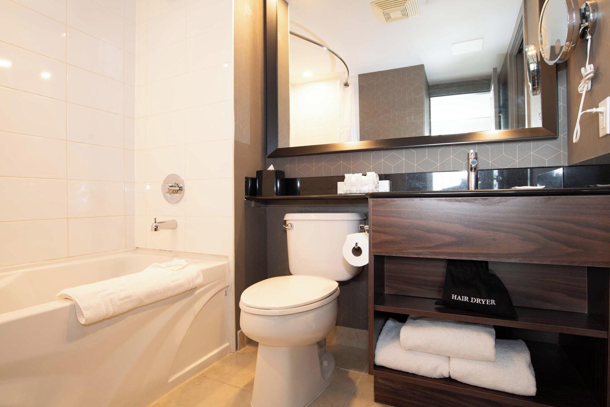 Suite with Kitchenette