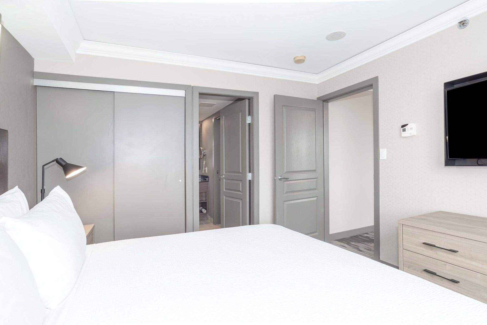 Suite with Kitchenette