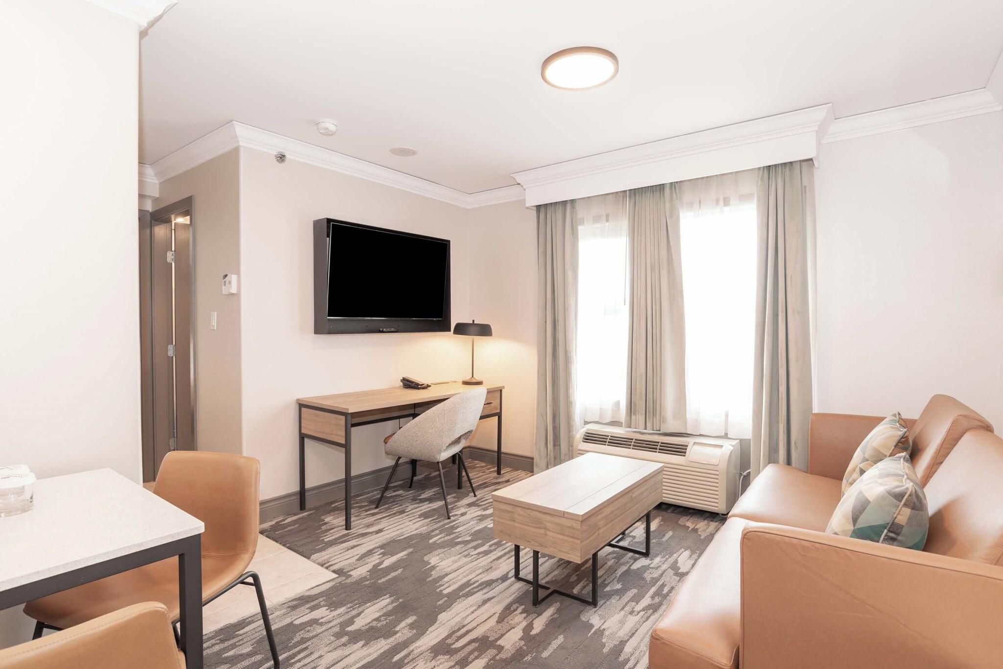 Suite with Kitchenette