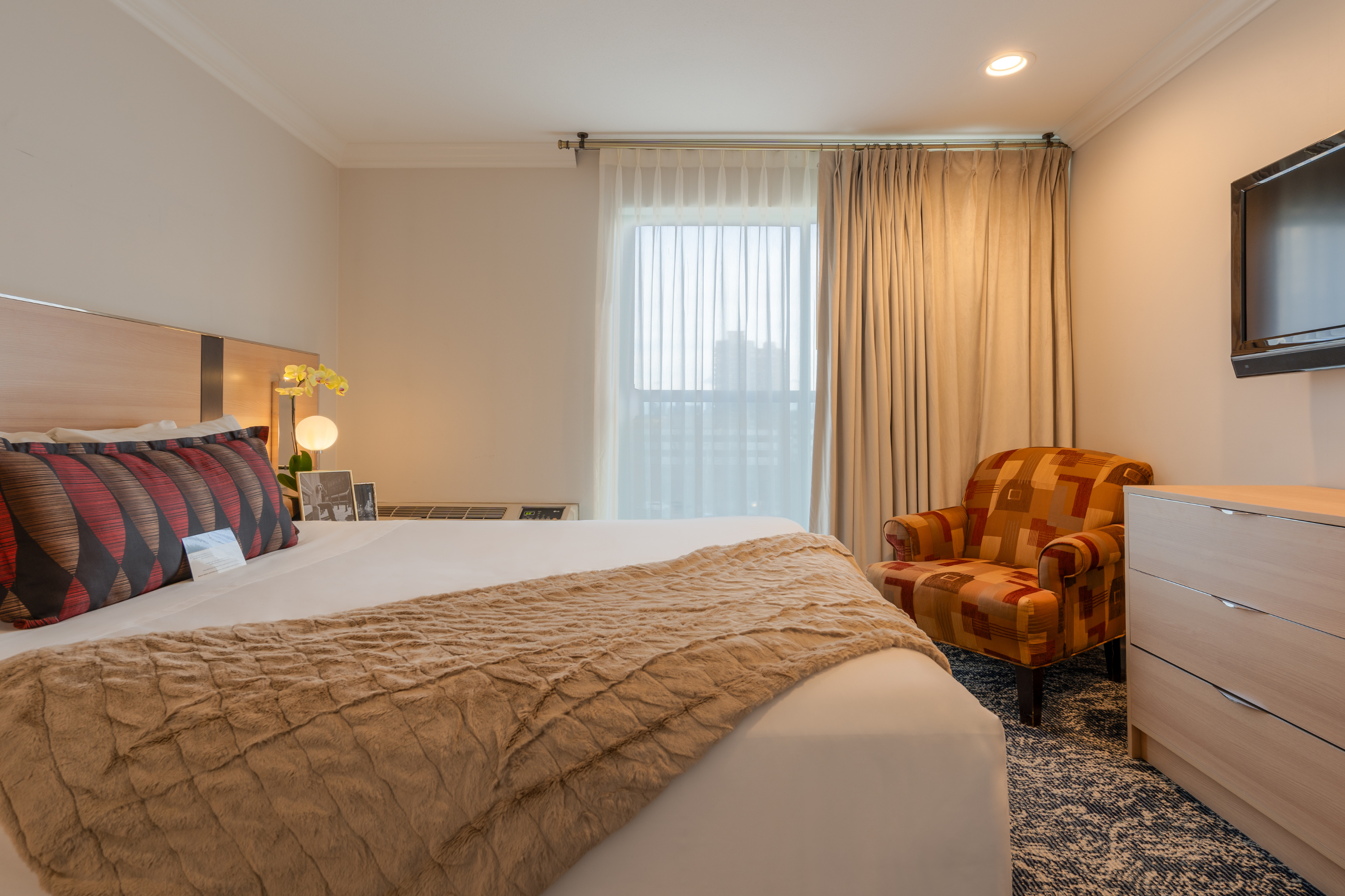 Suite King Size Bed