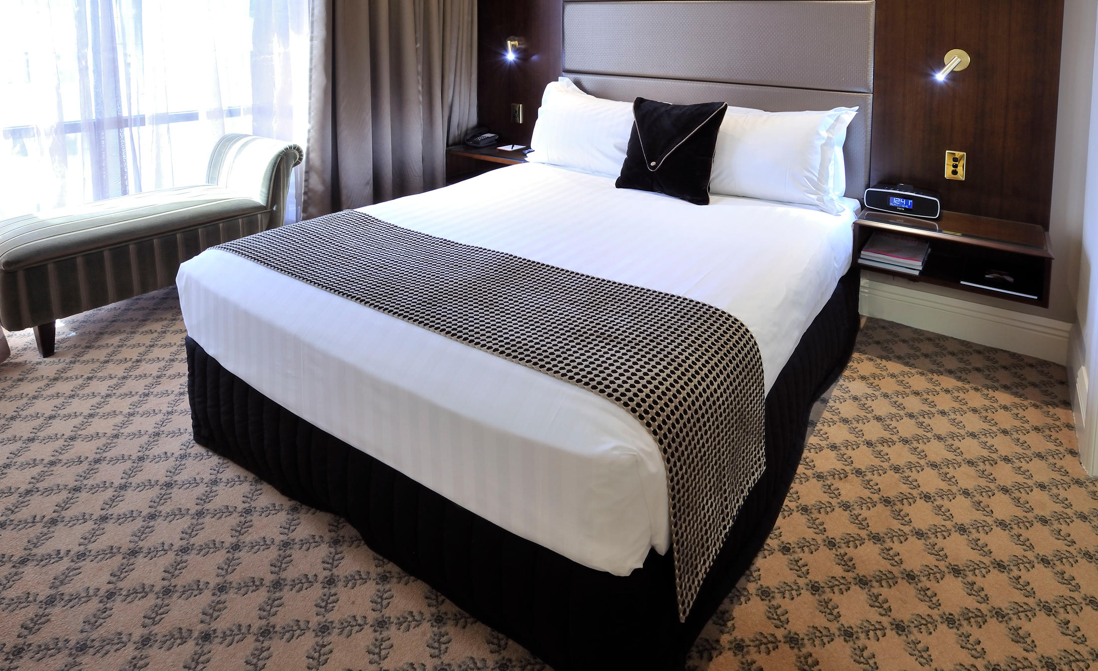 Suite Queen Size Bed