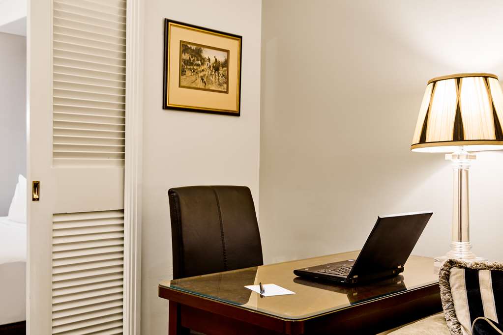 Studio Queen Size Bed