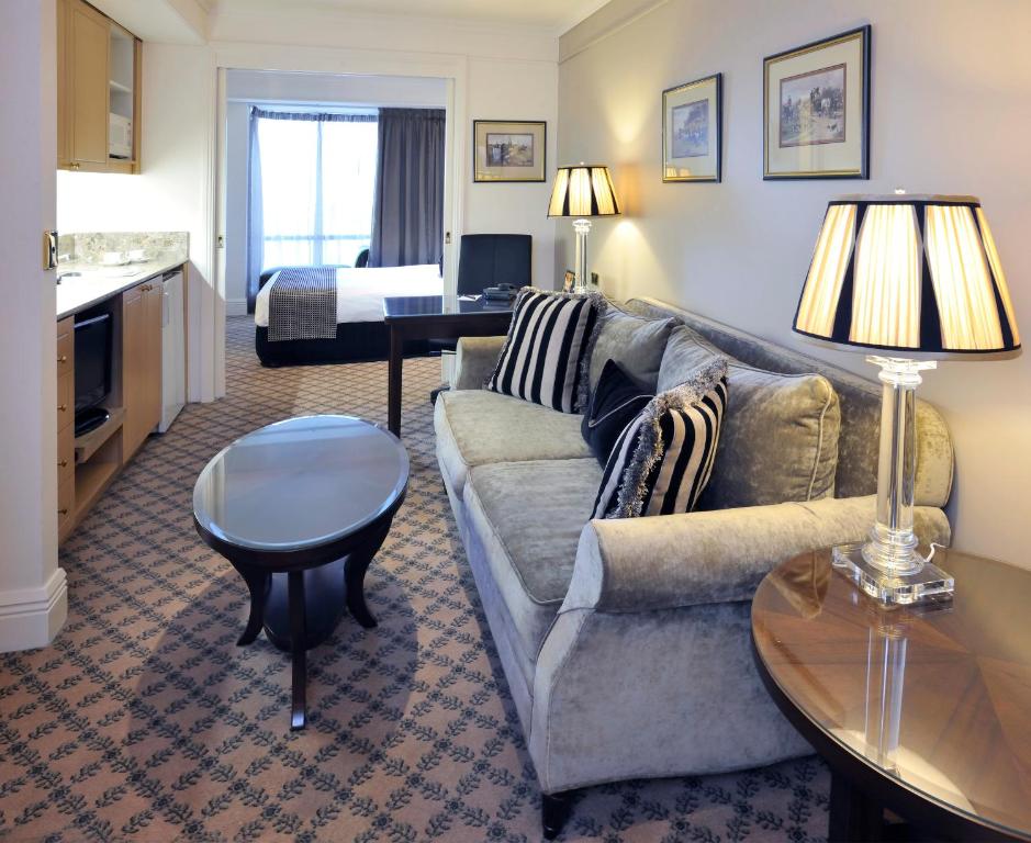 Studio Queen Size Bed