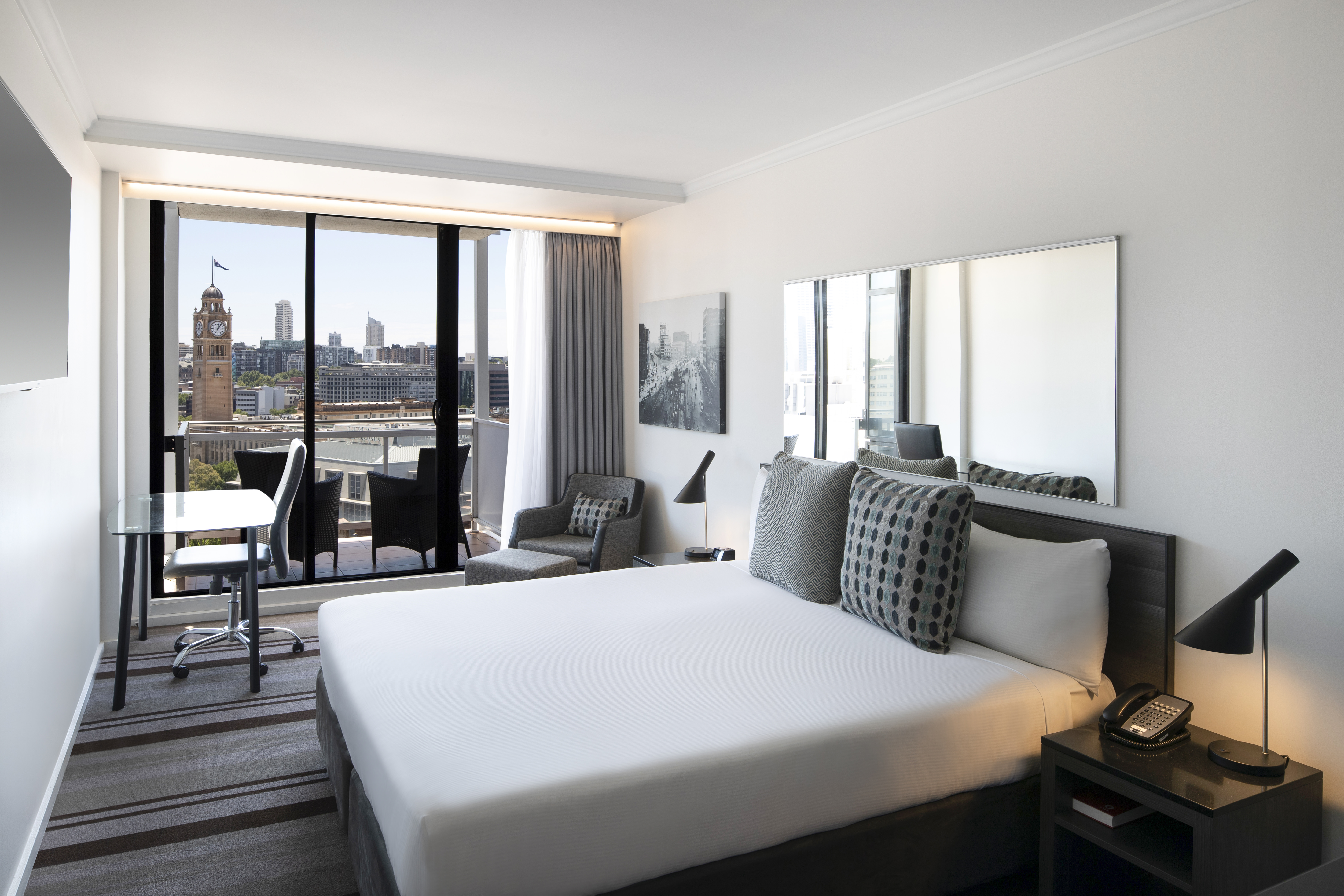 Double City View Queen Bed