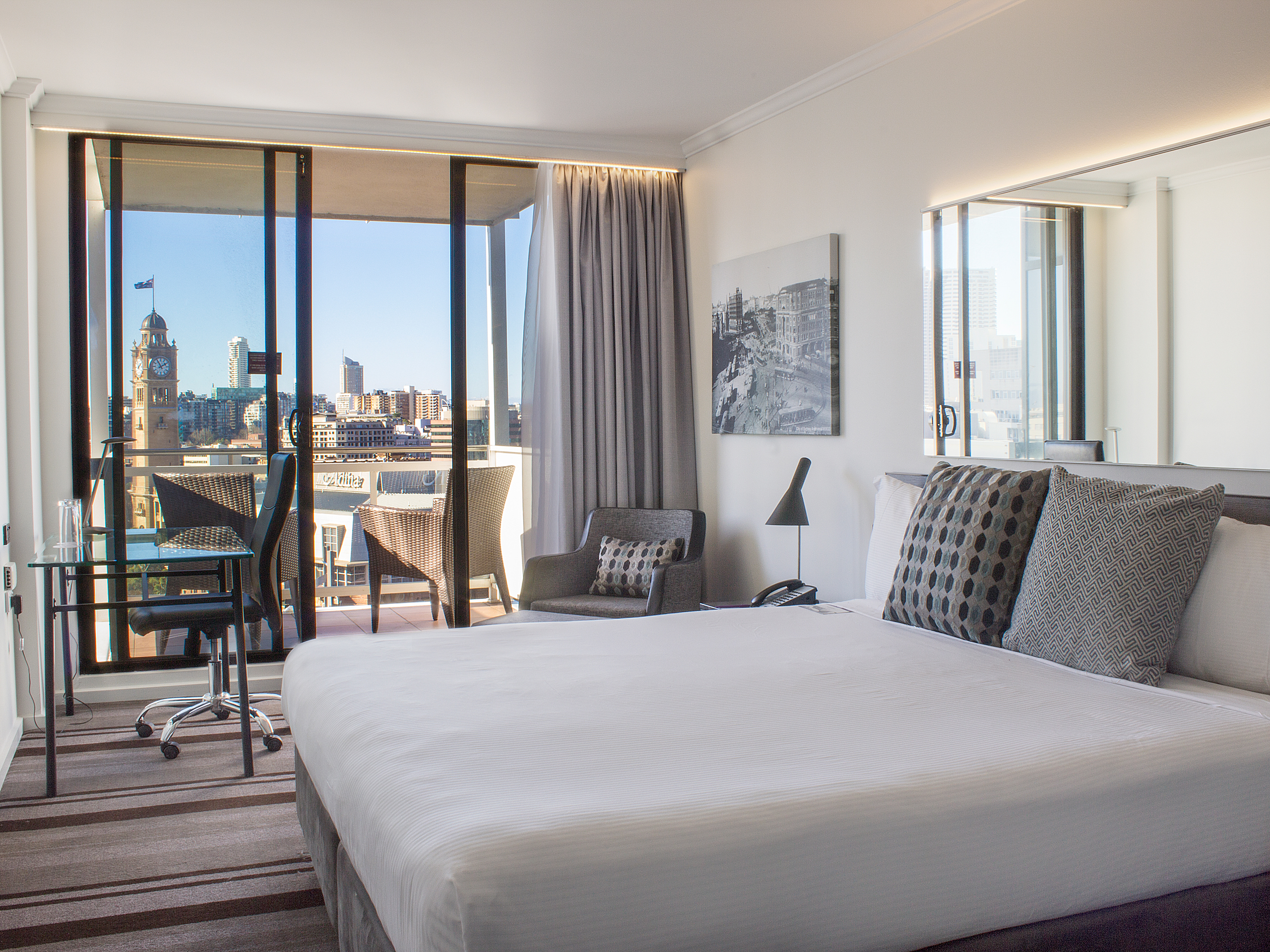 Double City View Queen Bed