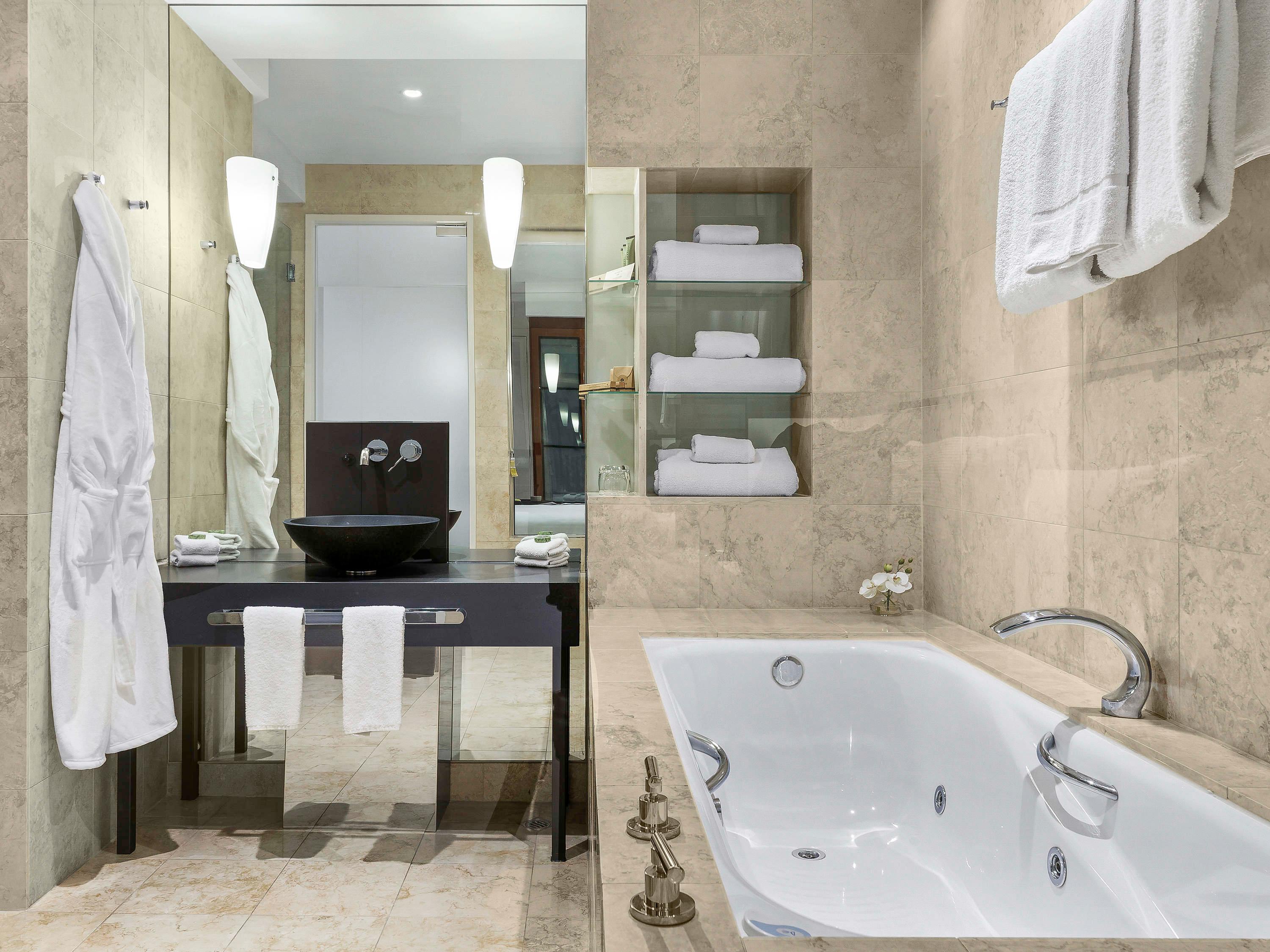 Double Deluxe King Bed