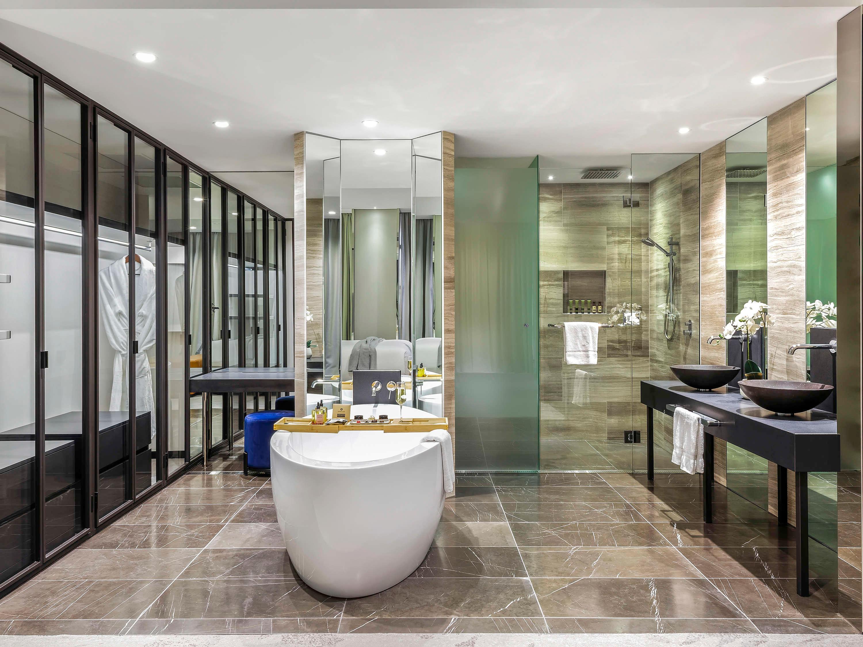 Double Deluxe King Bed