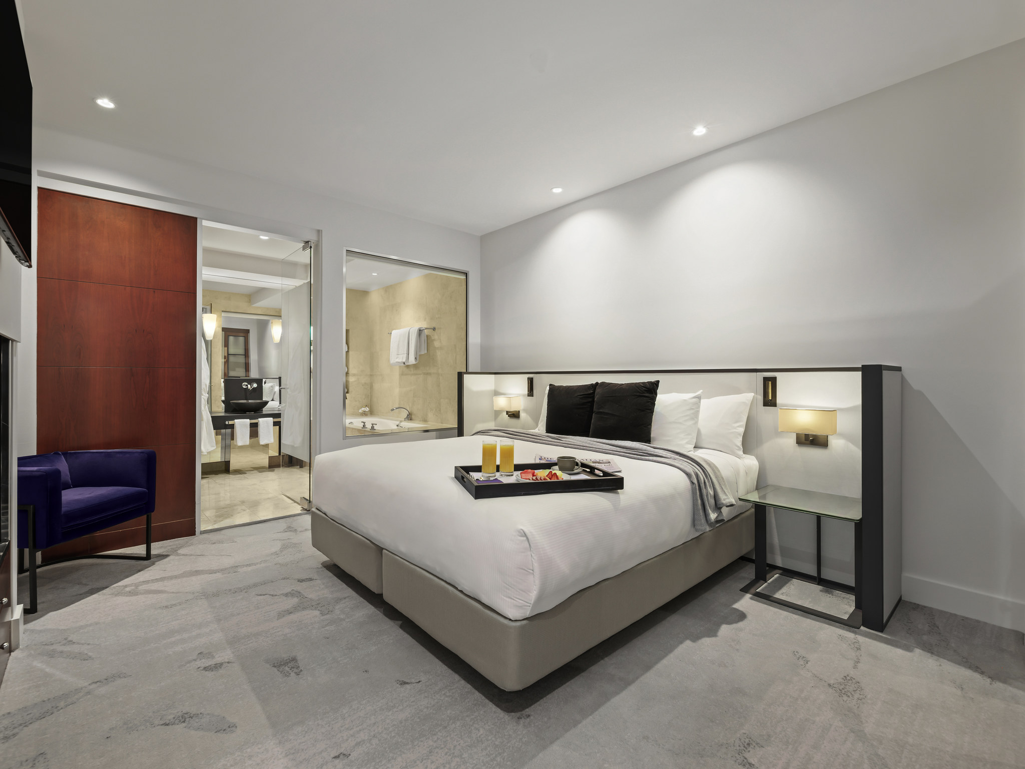 Suite Deluxe King Bed