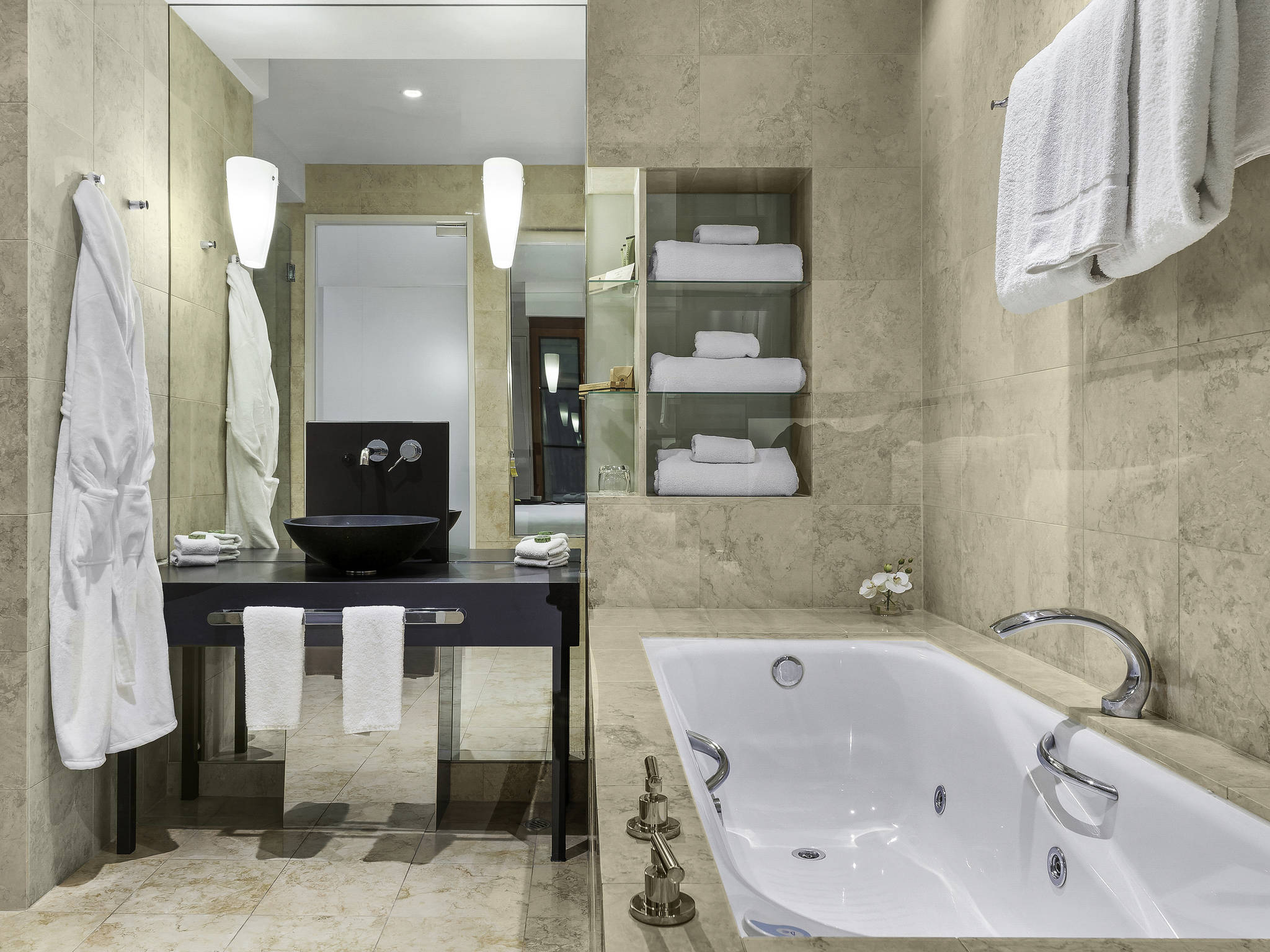 Suite Deluxe King Bed