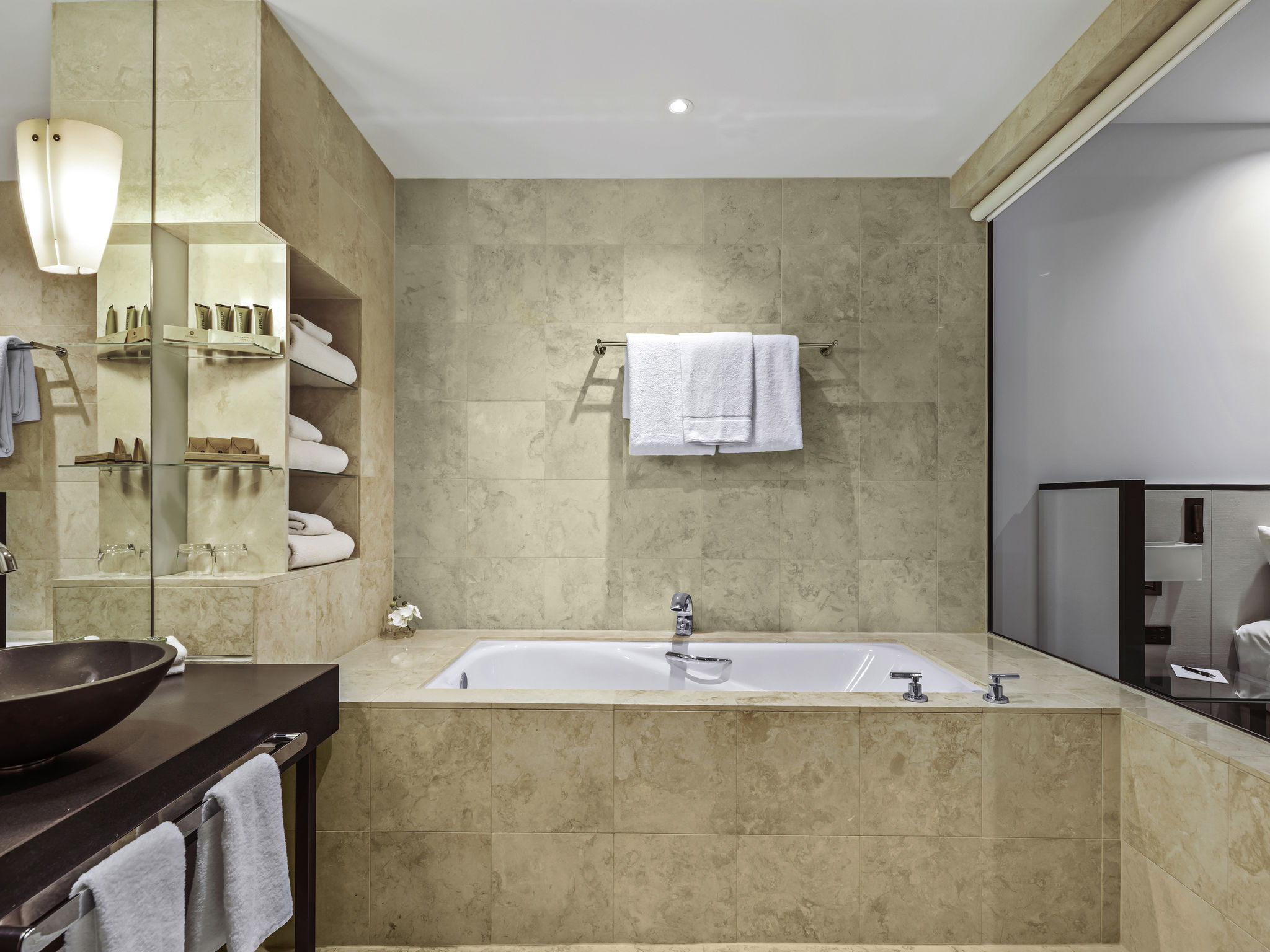 Suite Deluxe King Bed