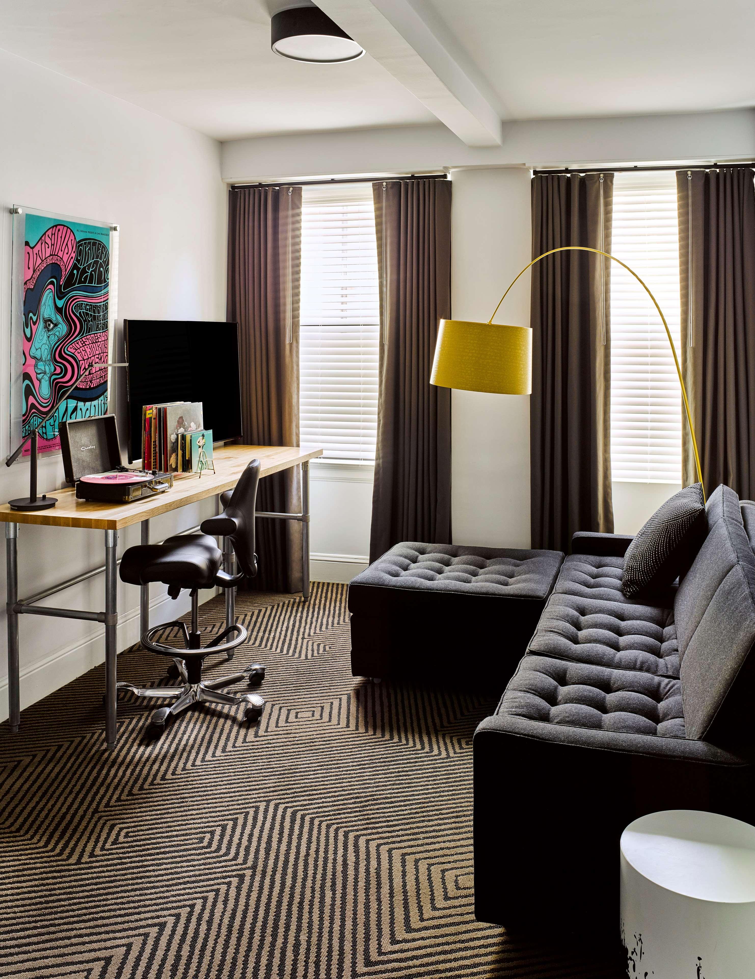 Suite Queen Size Bed