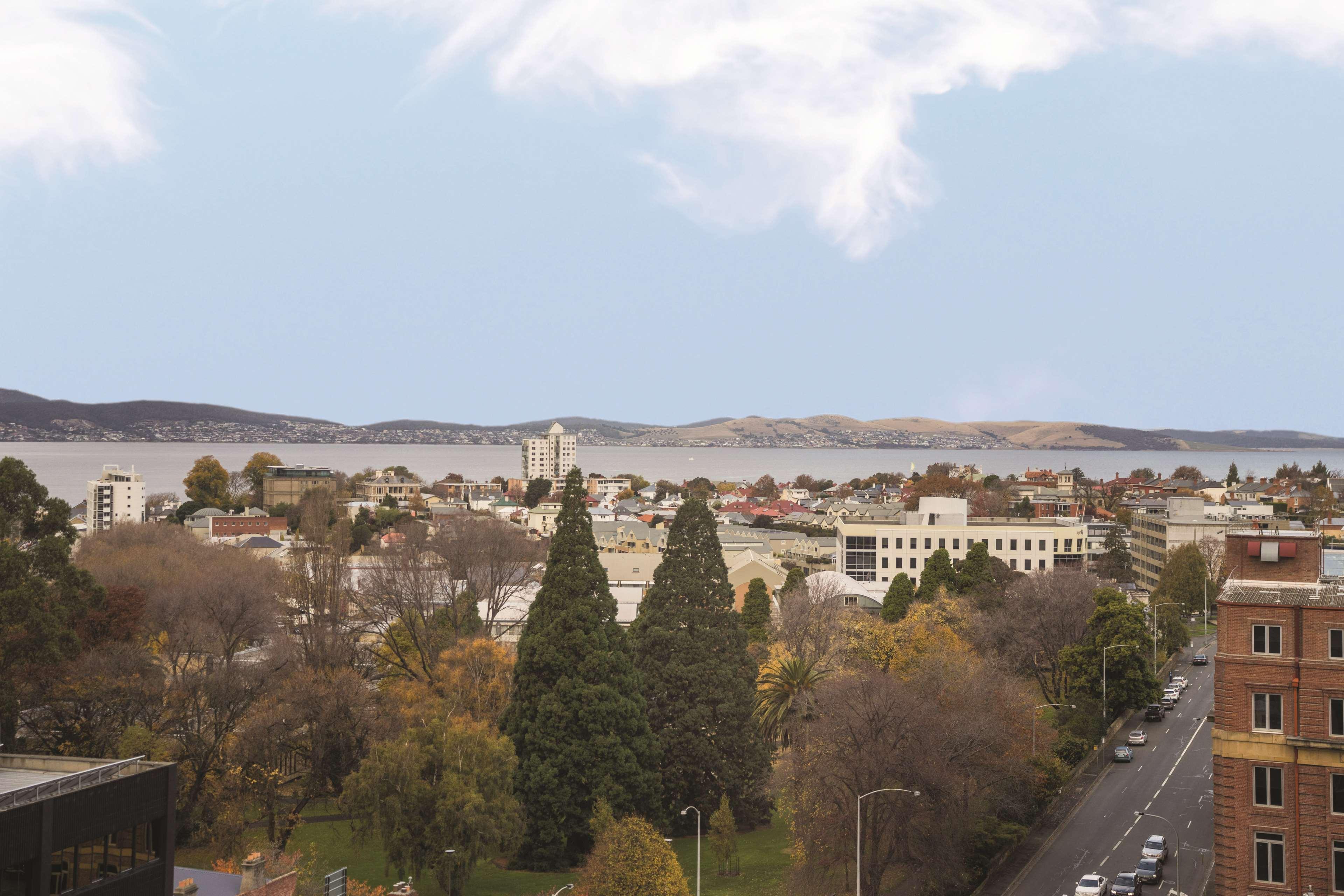 Double City View Queen Bed