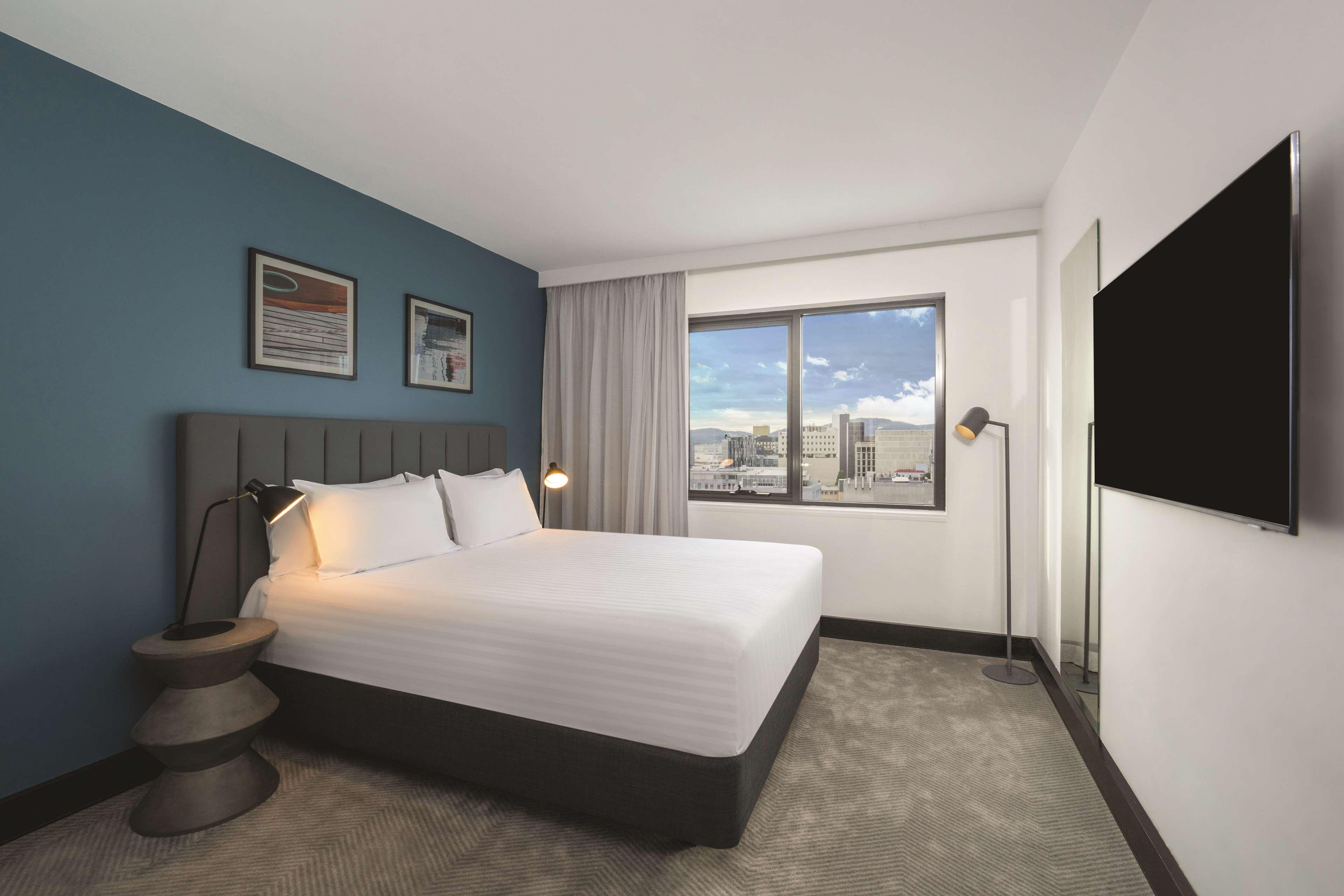 Double City View Queen Bed