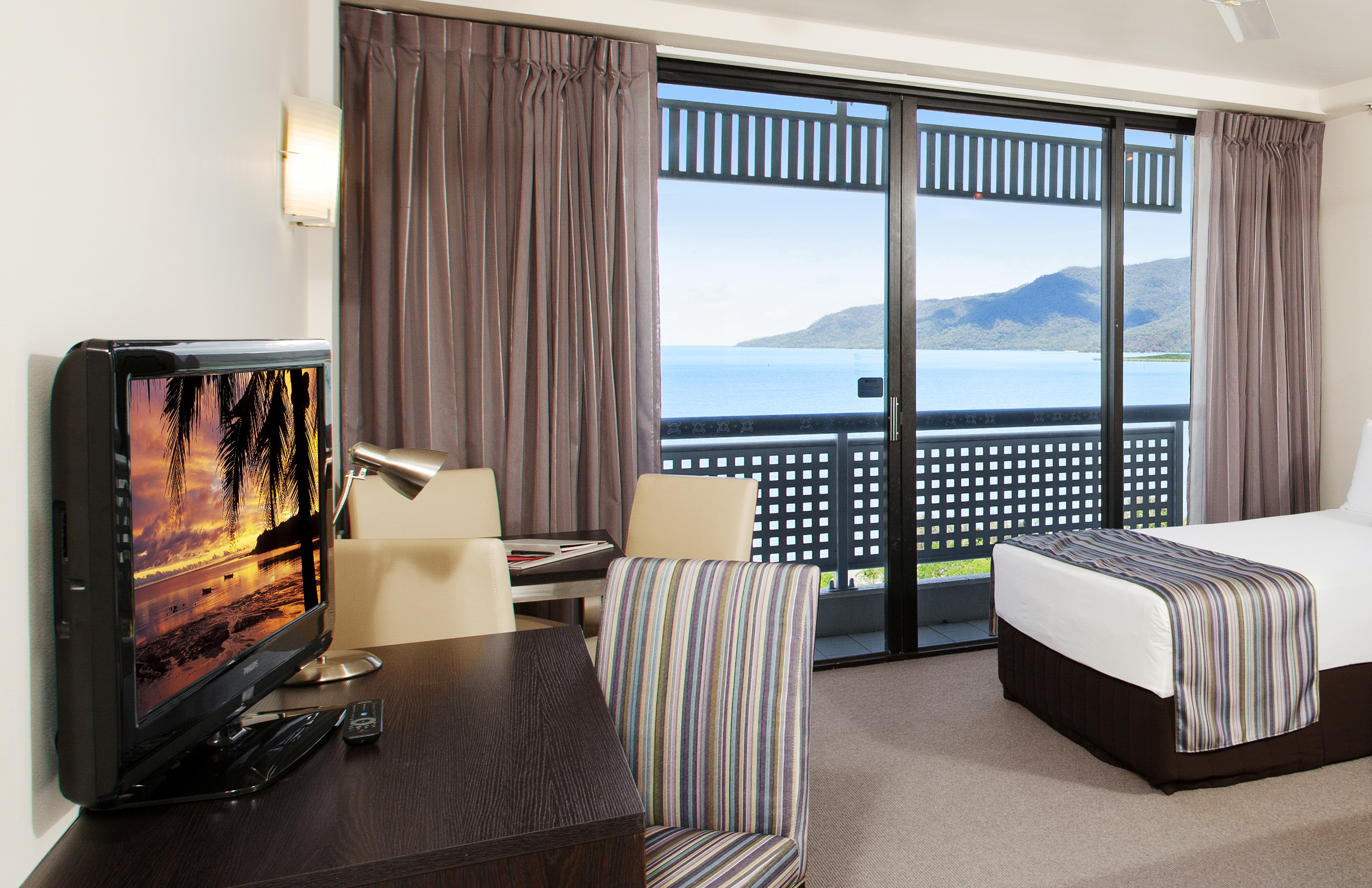 Double Executive Queen Bed