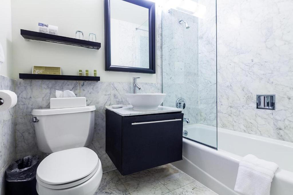 Double Single Deluxe Queen Bed